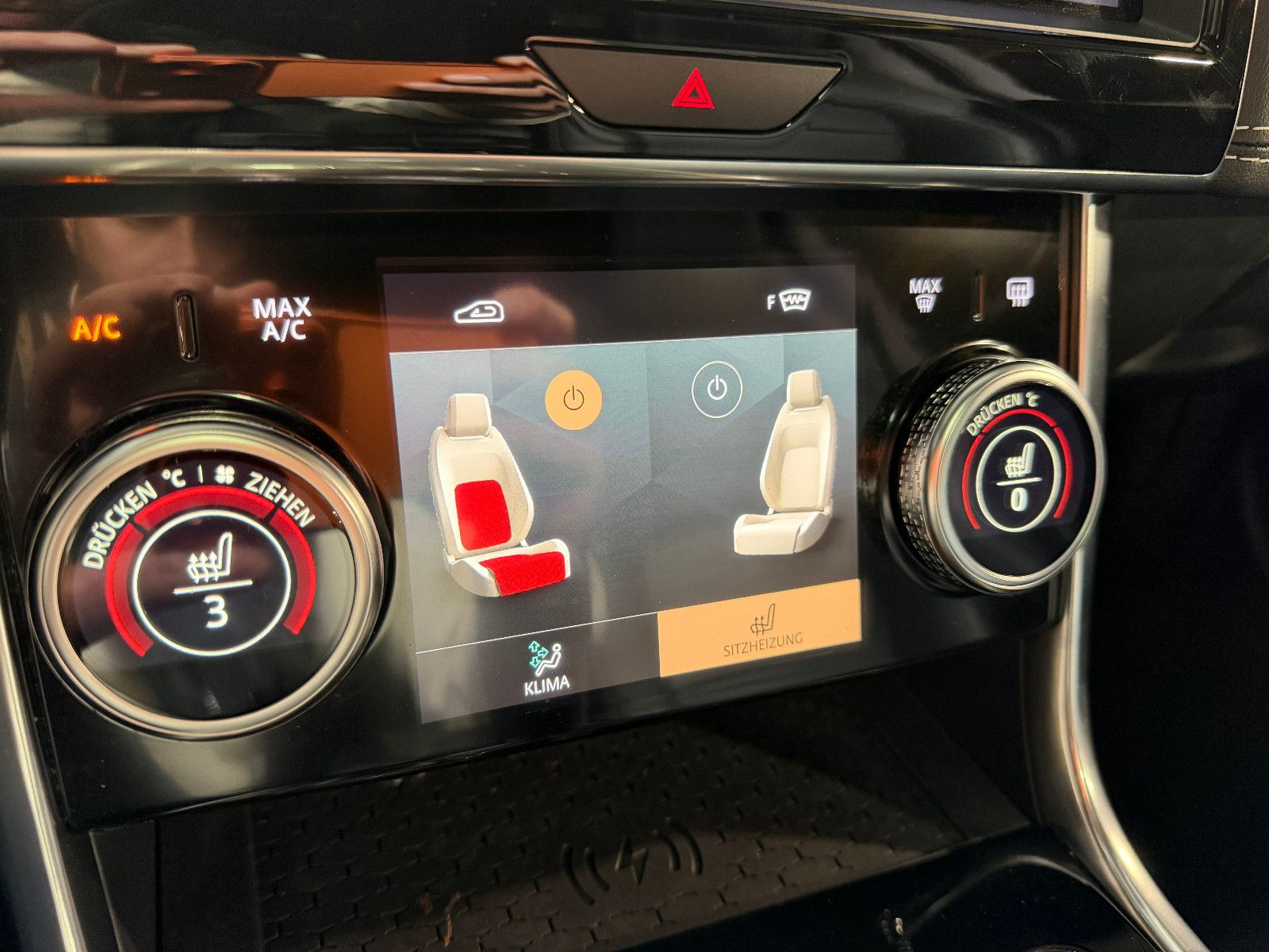 Jaguar XE R-Dynamic Black/PANO/360''KAM/MERIDIAN/LED