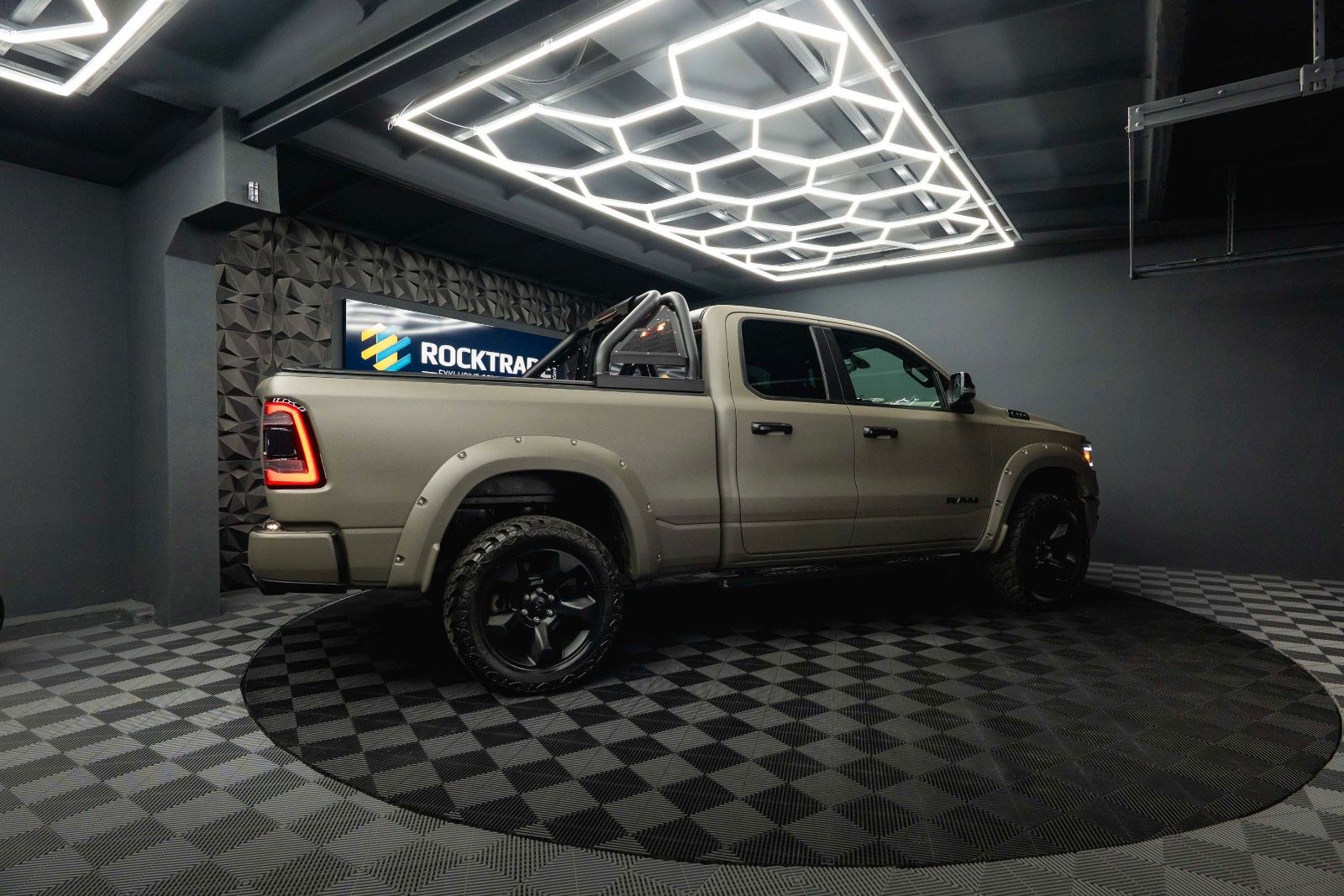 Dodge RAM 5.7 V8 HEMI 4x4 OFFROAD LONGBED RAPTOR Style