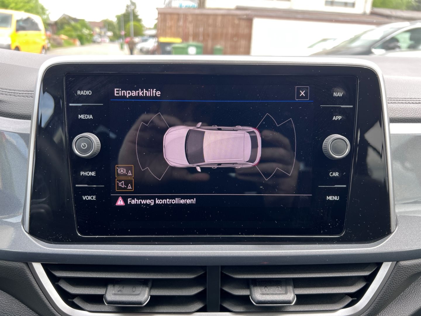 Volkswagen T-Roc 1.0 TSI Style - Samsaru's Car Outlet