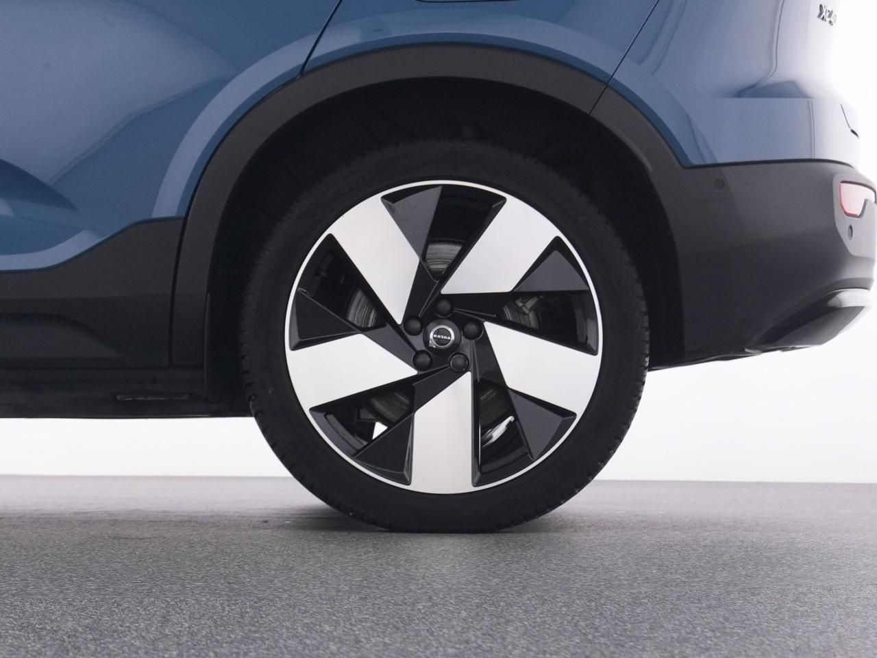 Volvo XC40 PURE ELECTRIC ULTIMATE AHK+LM 20''+MET+360°