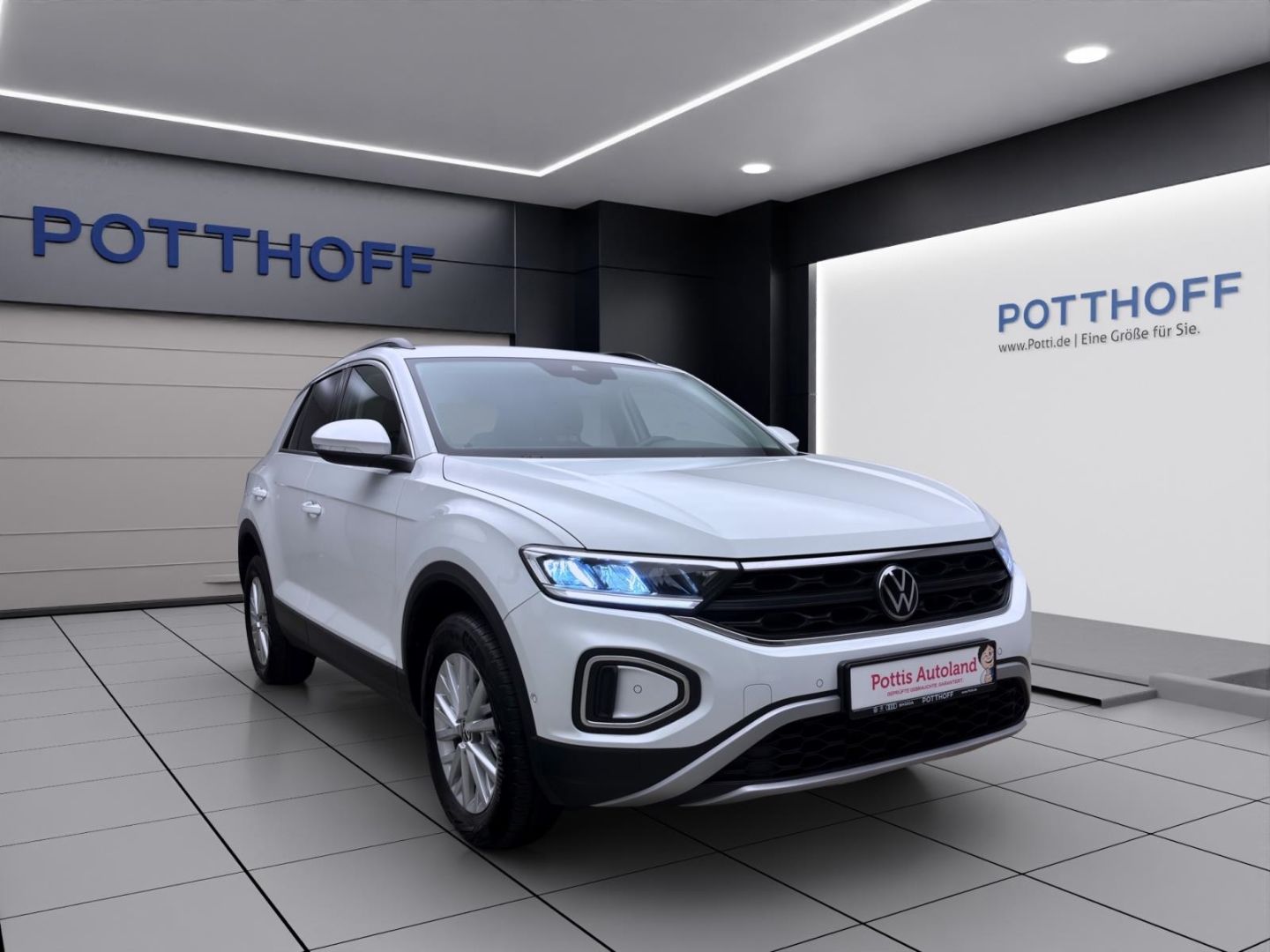Volkswagen T-Roc 1.5 TSI DSG LIFE - Samsaru's Car Outlet