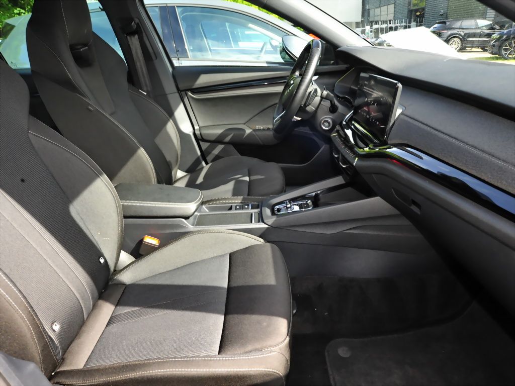 Skoda Octavia Combi 1.4TSI iV Sportline Matrix DCC AHK