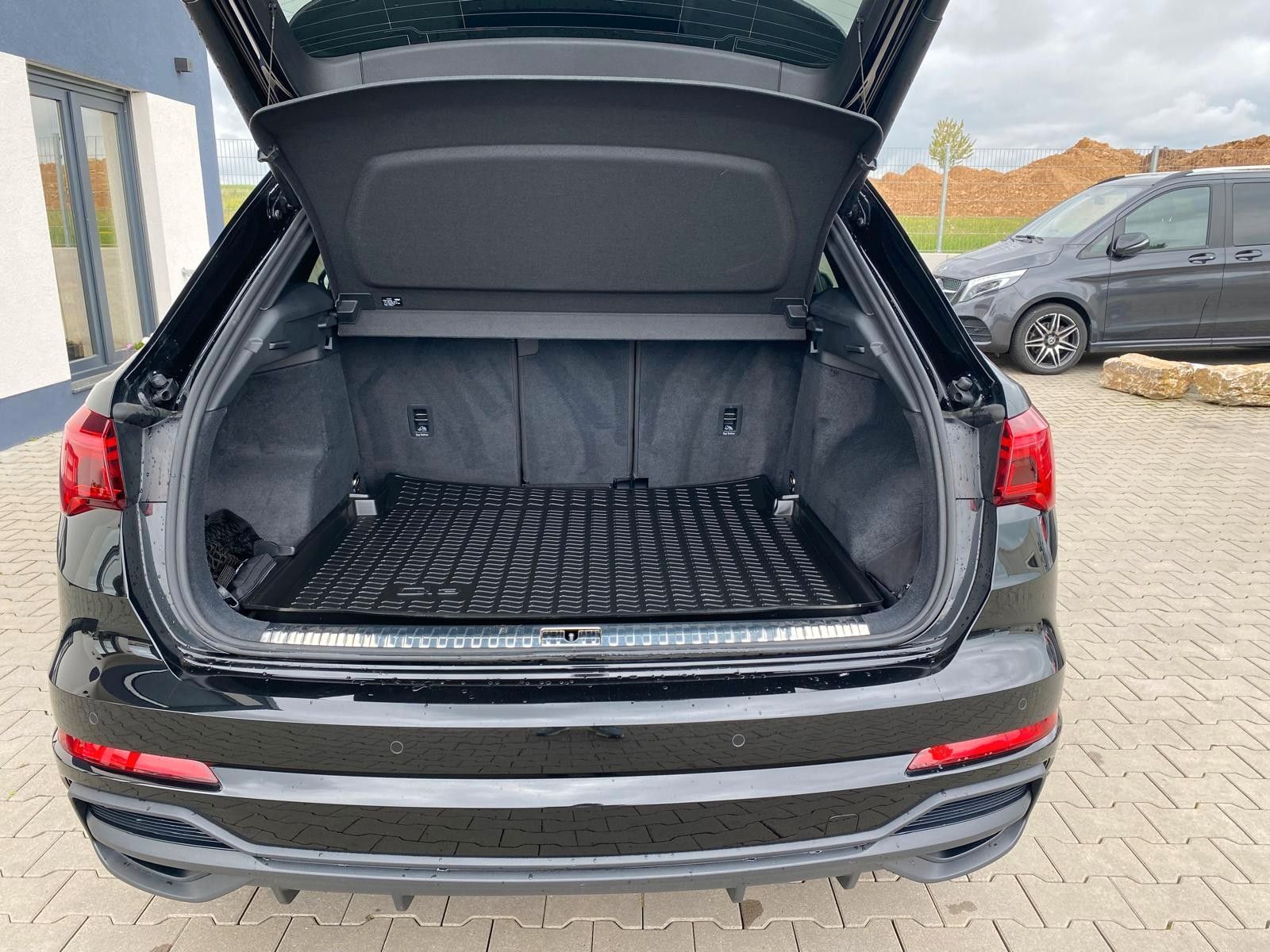 Audi Q3 40 TDI quattro S line - Samsaru's Car Outlet