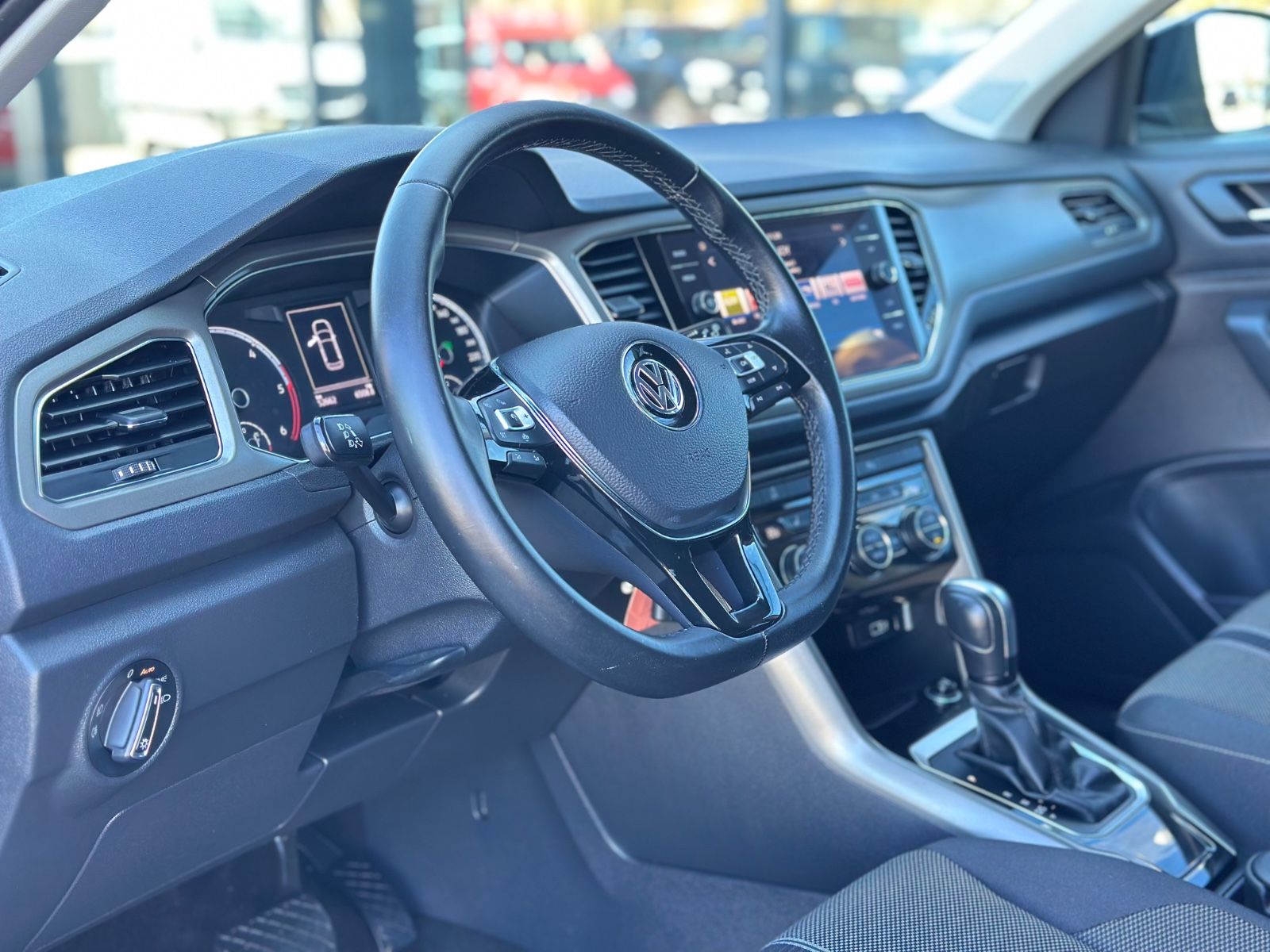 Volkswagen T-Roc 2.0 TDI SCR DSG Style - Samsaru's Car Outlet