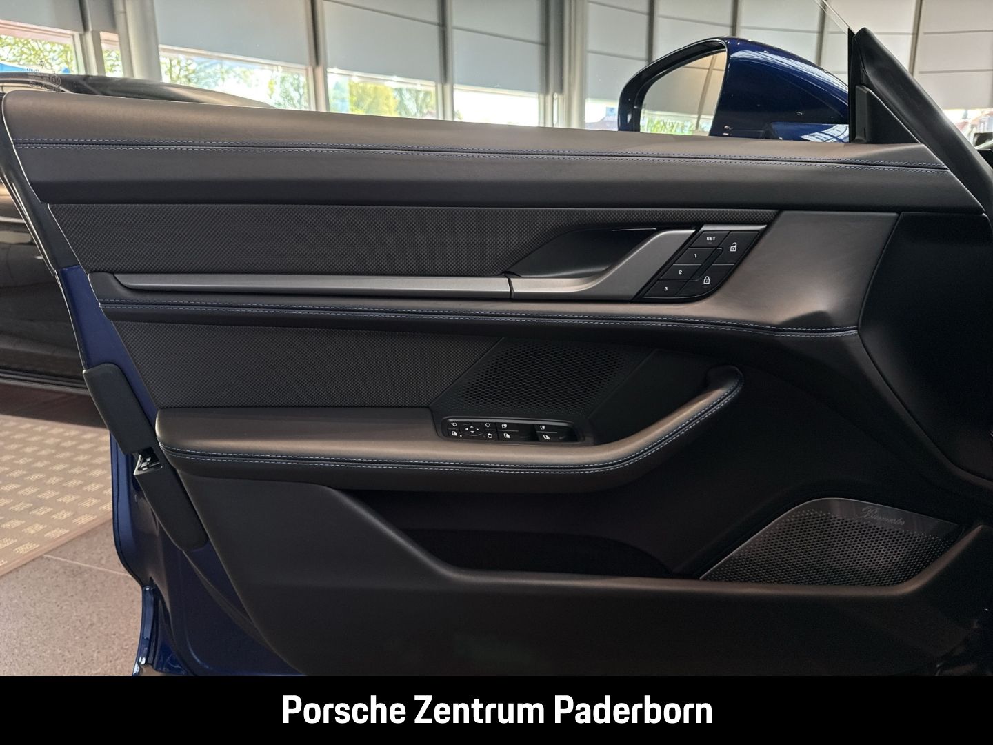 Porsche Taycan Turbo S Cross Turismo Burmester Panorama