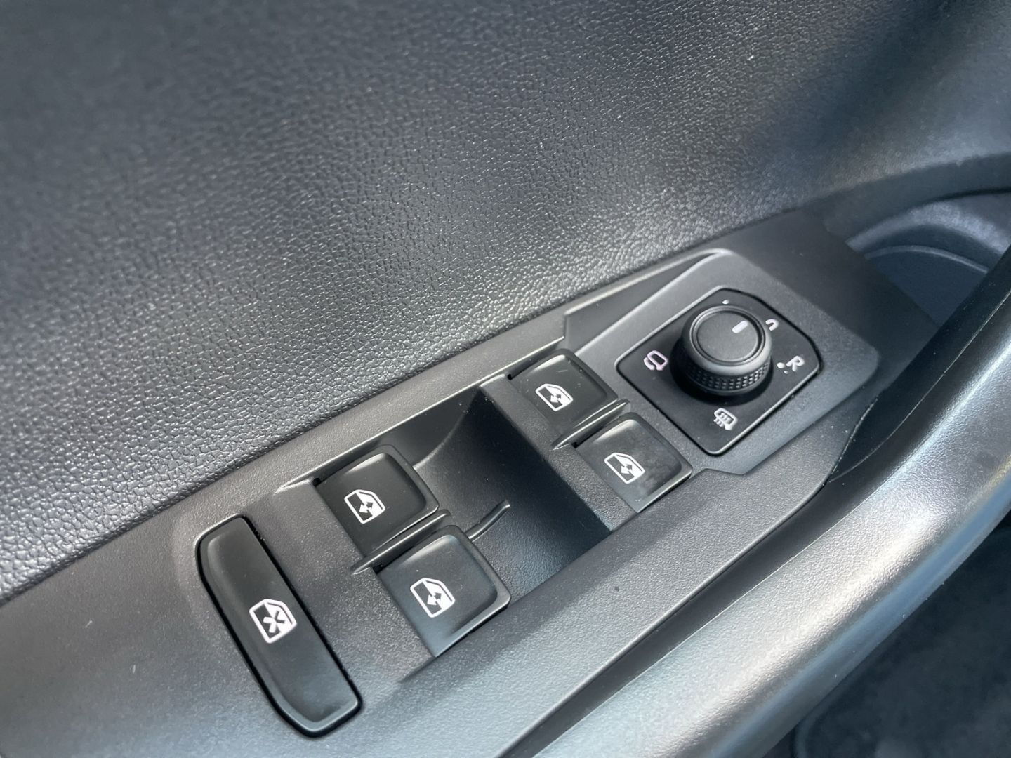 Volkswagen Taigo 1.0 TSI Life - Samsaru's Car Outlet