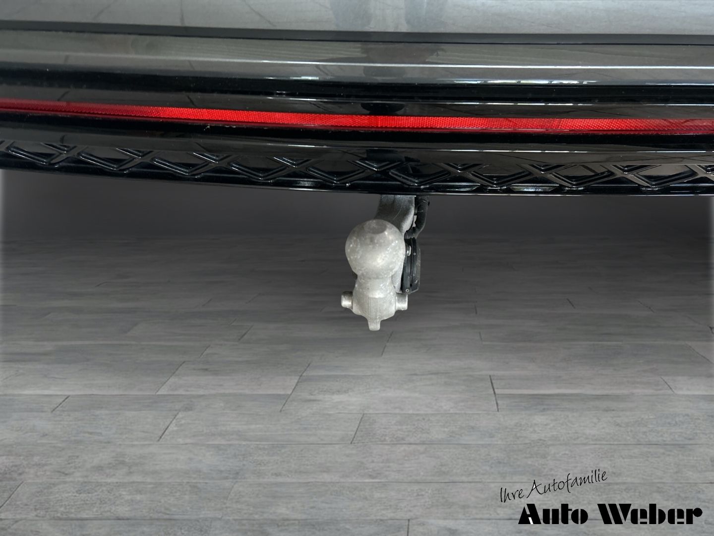 Volkswagen Touareg V6 4Motion R-Line - Samsaru's Car Outlet