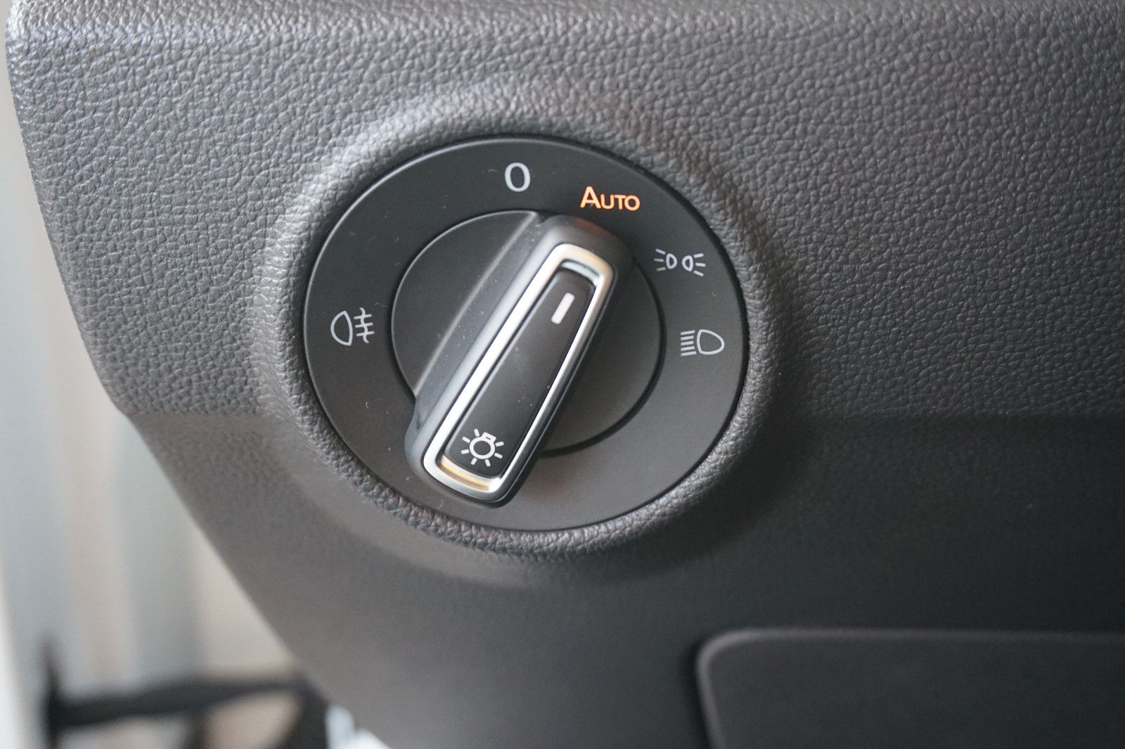 Volkswagen T-Roc Style - Samsaru's Car Outlet