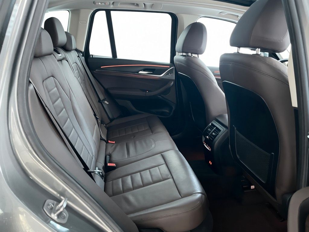 BMW X3xD20d LASER PANO 360°KAM Lenk.Hzg. Sitzbelüft.