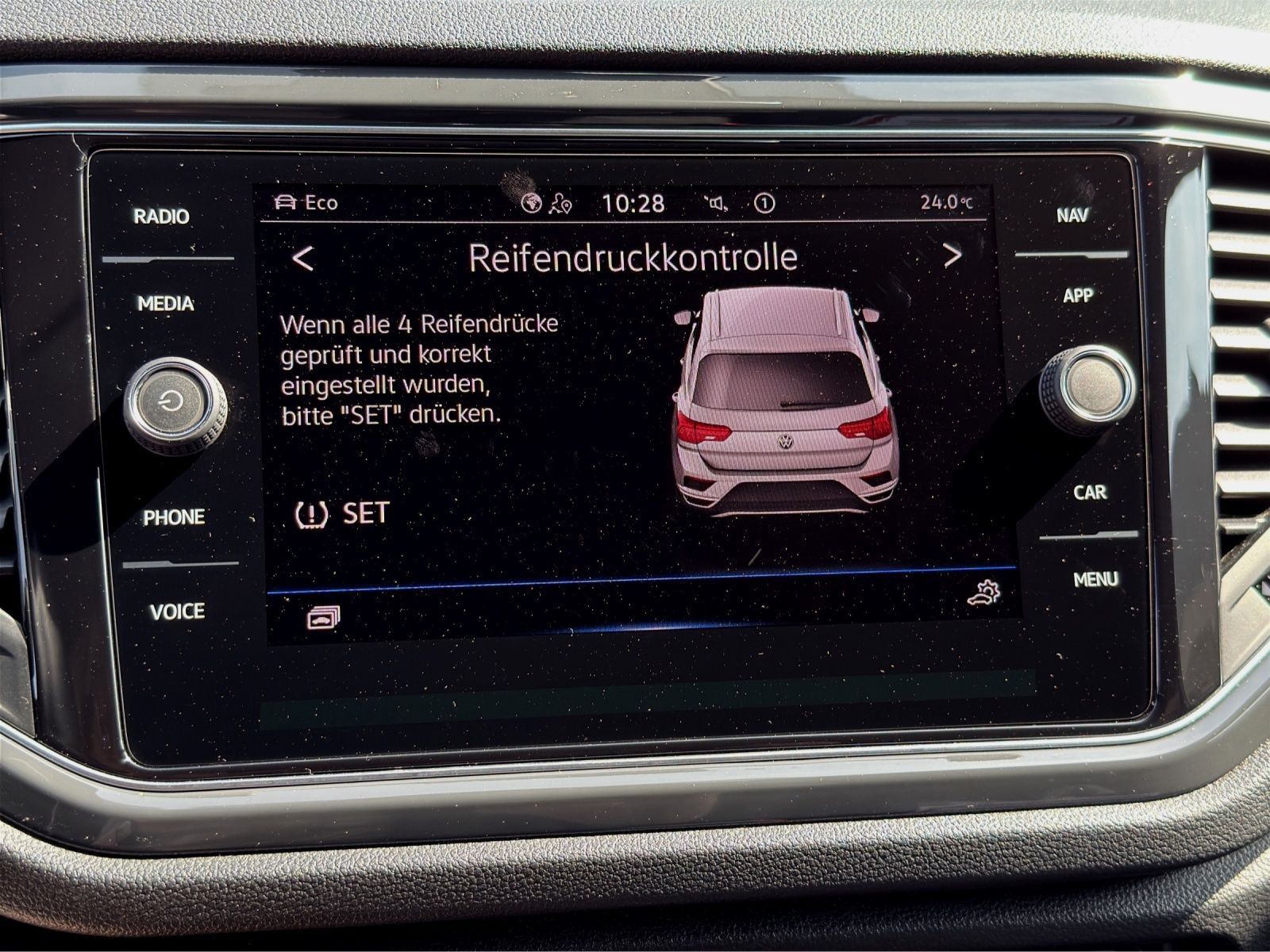 Volkswagen T-Roc 2.0 TDI DSG R-LINE - Samsaru's Car Outlet