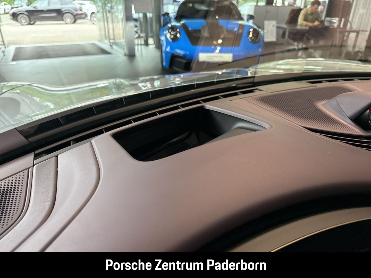 Porsche Taycan Turbo Leder-Brombeer InnoDrive Head-Up