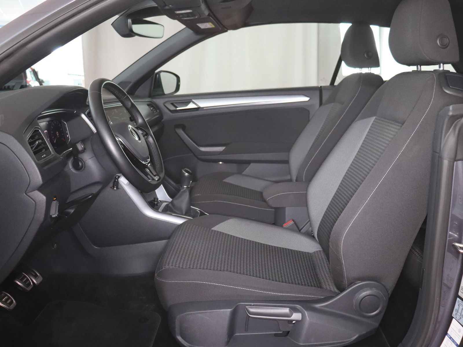 Volkswagen T-Roc 1.0 TSI - Samsaru's Car Outlet