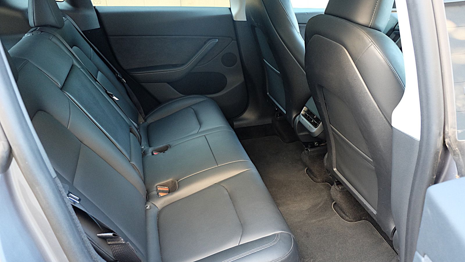 Tesla Model Y Long Range RWD,  Model 2024, Glasdach