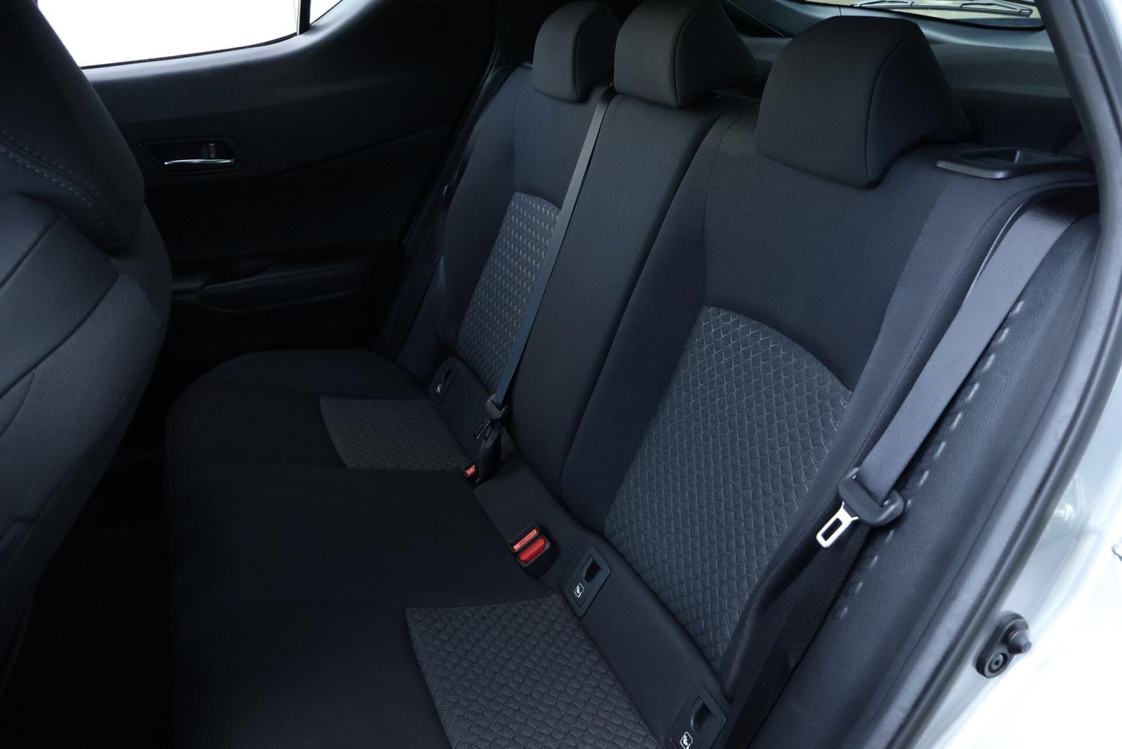 Toyota C-HR 1.8 Hybrid Dynamic - Samsaru's Car Outlet