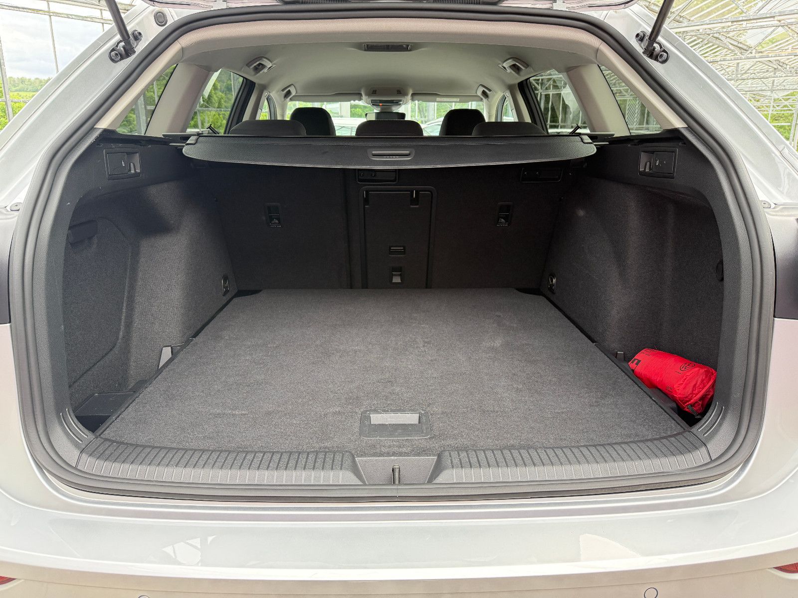 Volkswagen Golf VIII Var. TDI DSG Life - Samsaru's Car Outlet
