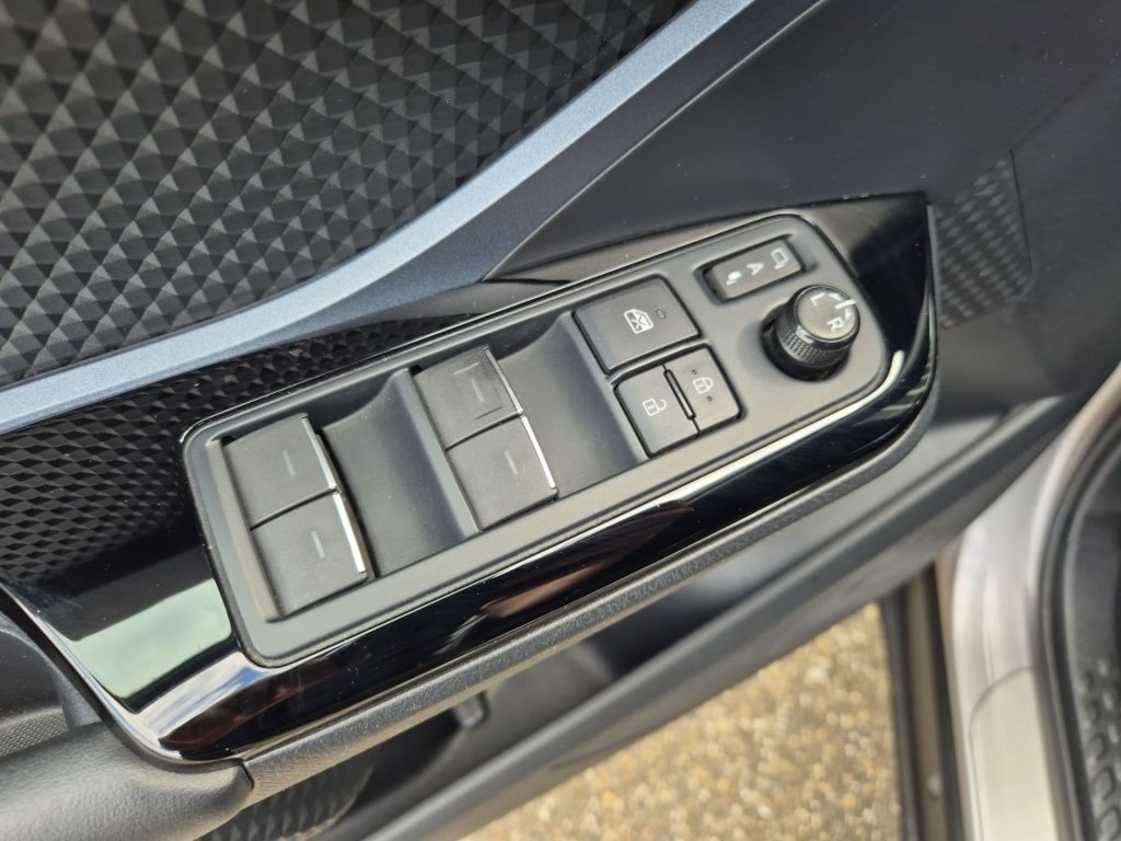 Toyota C-HR 2.0 Hybrid - Samsaru's Car Outlet