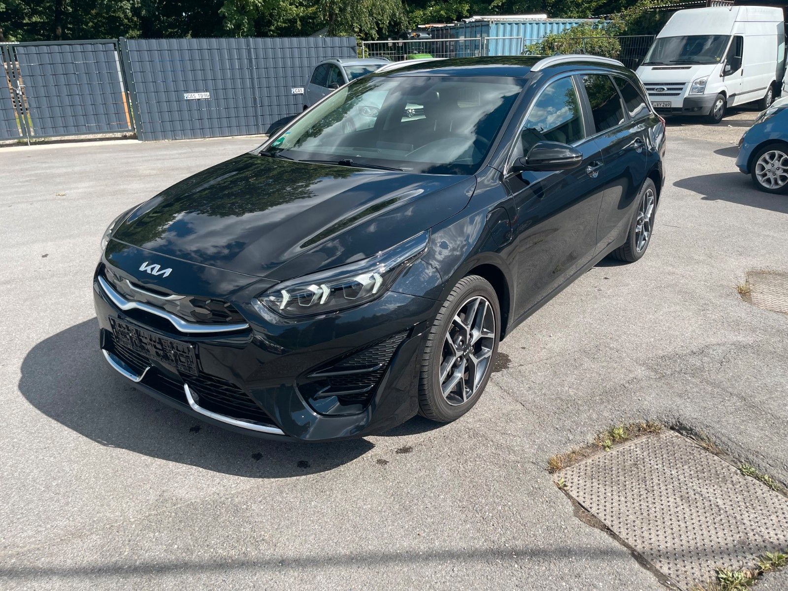 Kia Cee'd SW Platinum Plug-In - Samsaru's Car Outlet