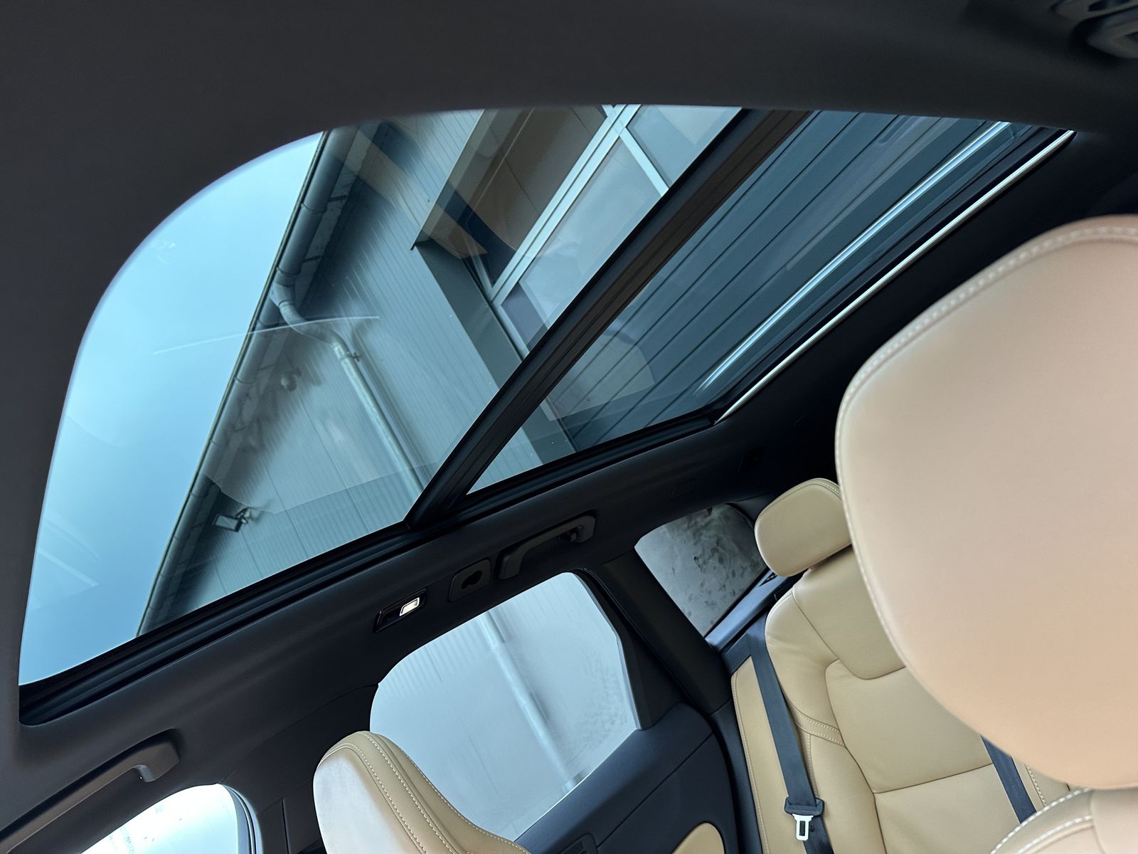 Volvo XC60 T6 AWD Plus Dark PANO+360°+VCOCK+AHK+20ZOLL