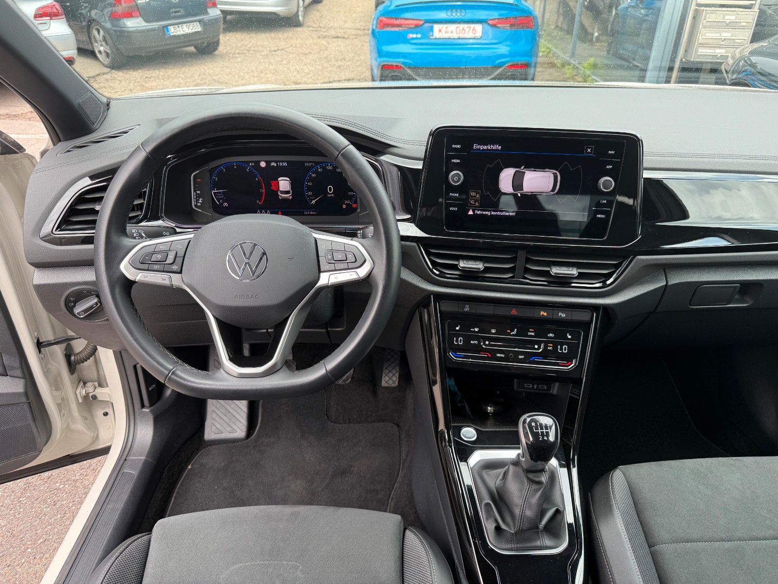 Volkswagen T-Roc 1.5 TSI Black - Samsaru's Car Outlet
