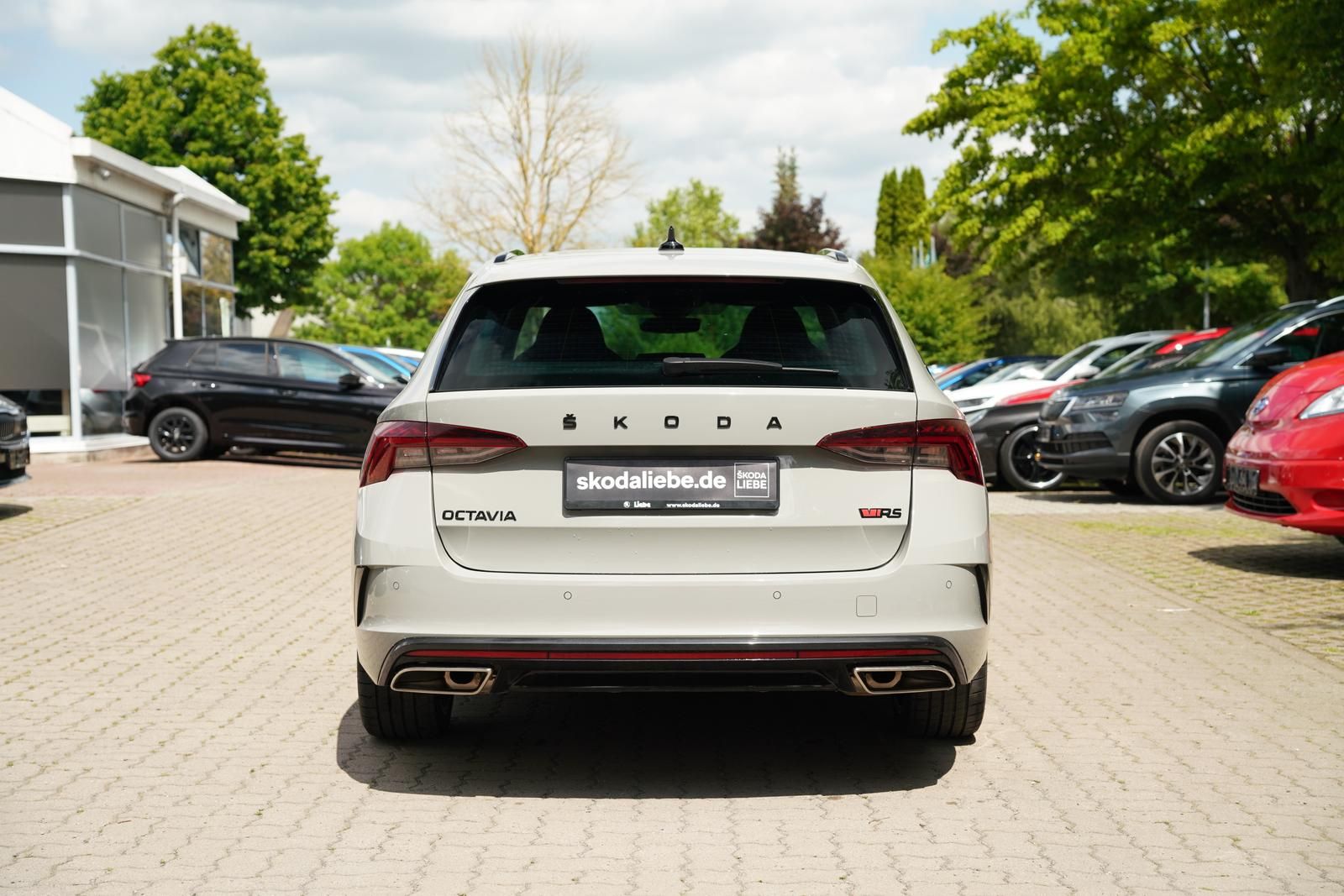 Skoda OCTAVIA COMBI 2.0TSI DSG - Samsaru's Car Outlet