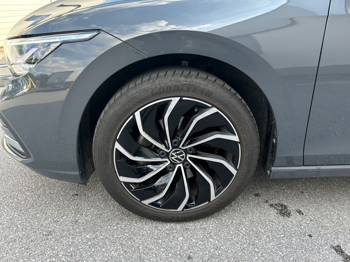Volkswagen Golf VIII 1.5 TSI Life - Samsaru's Car Outlet