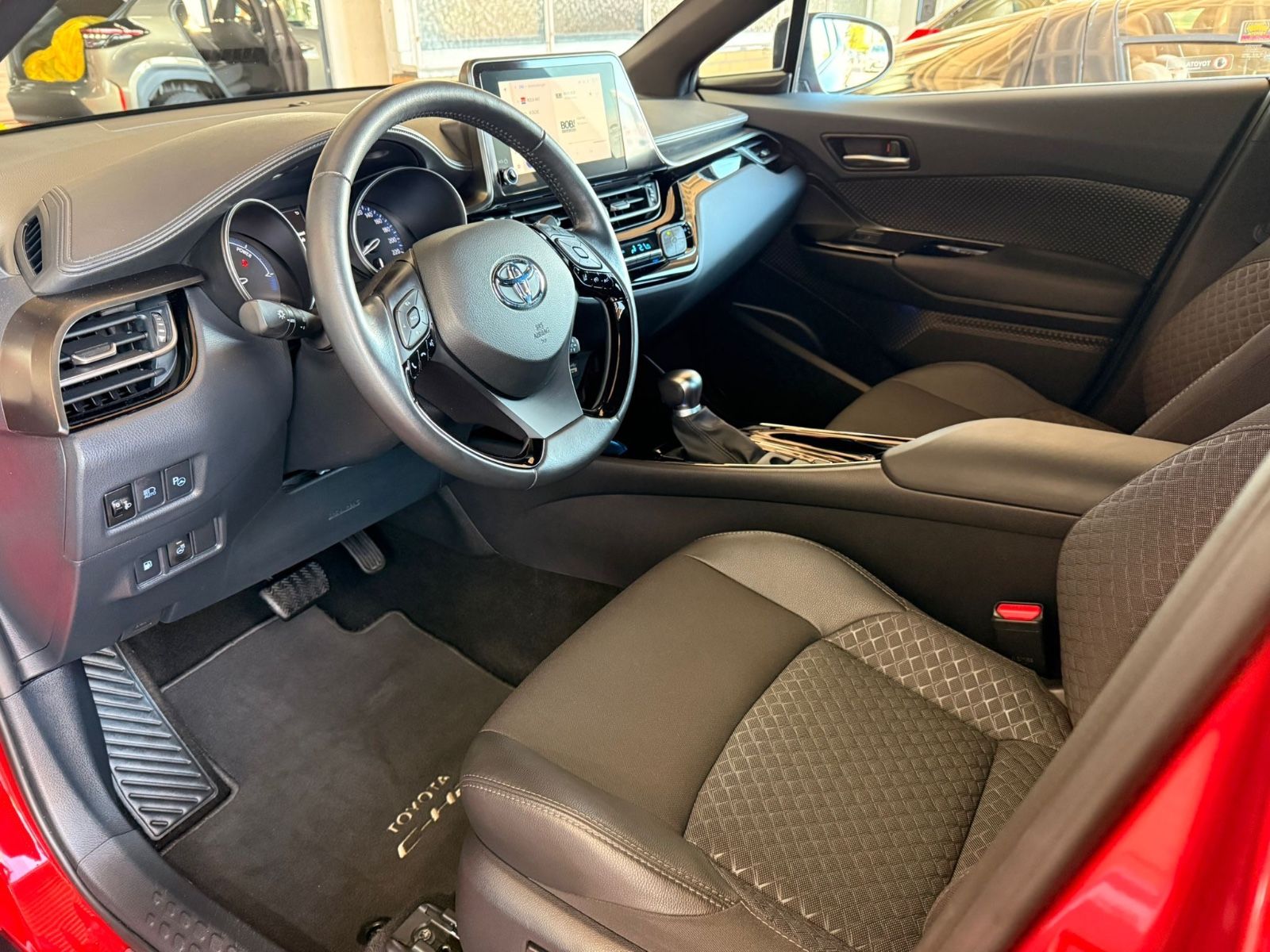 Toyota C-HR Hybrid Team D **STYLE**