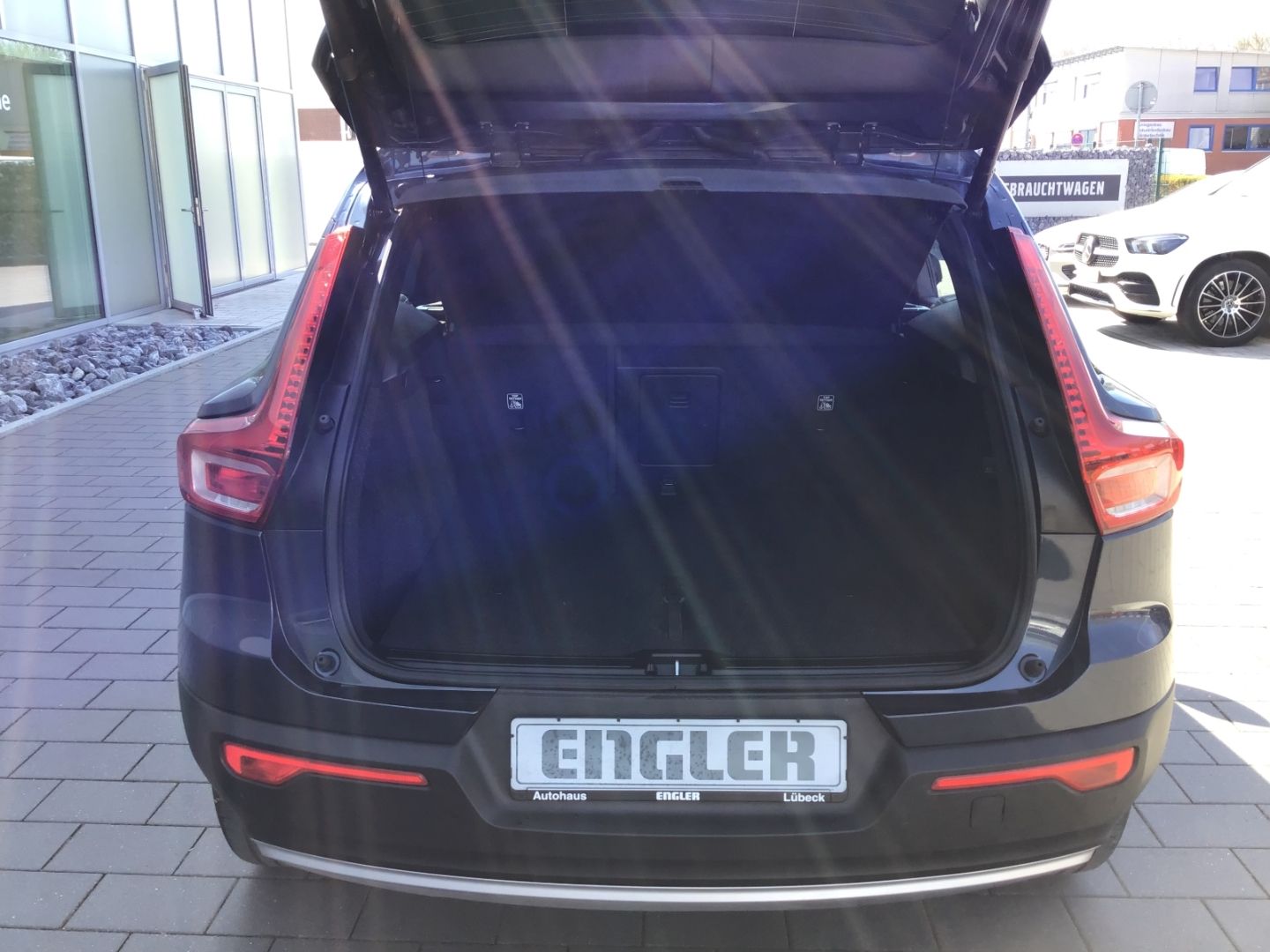 Volvo XC40 T3 Momentum Pro - Samsaru's Car Outlet