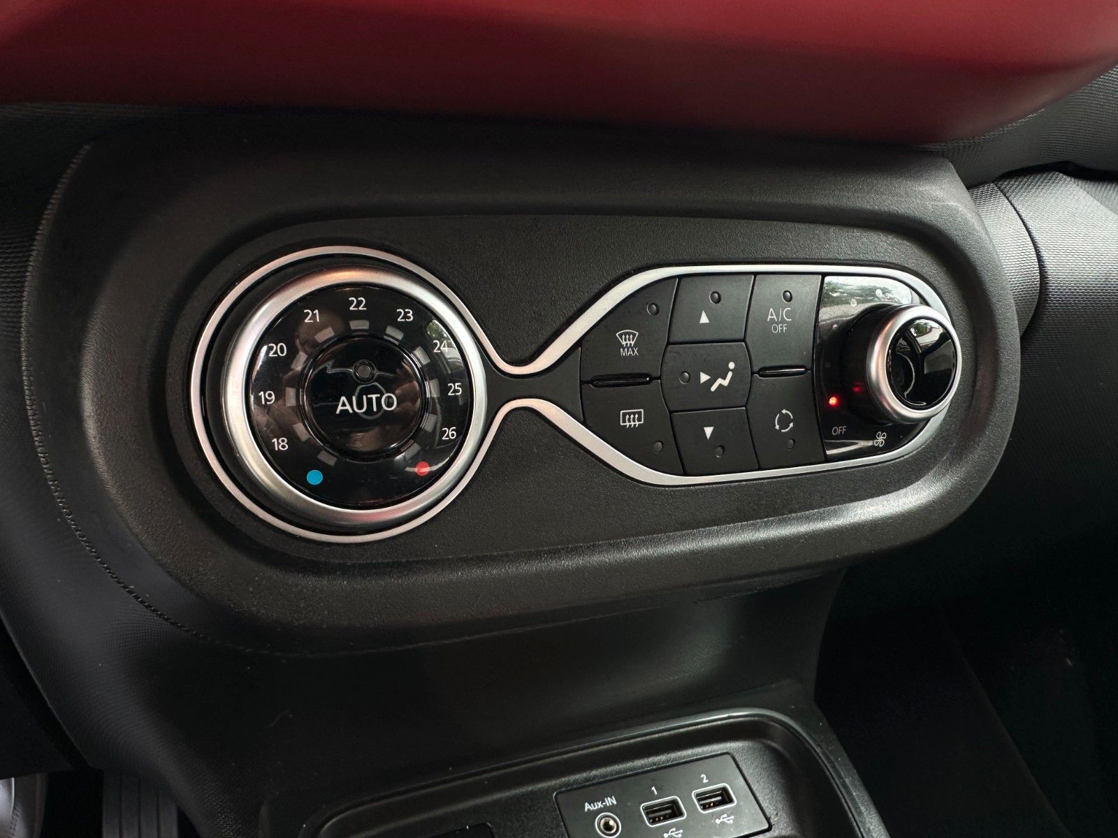 Renault Twingo TCe90 - Samsaru's Car Outlet