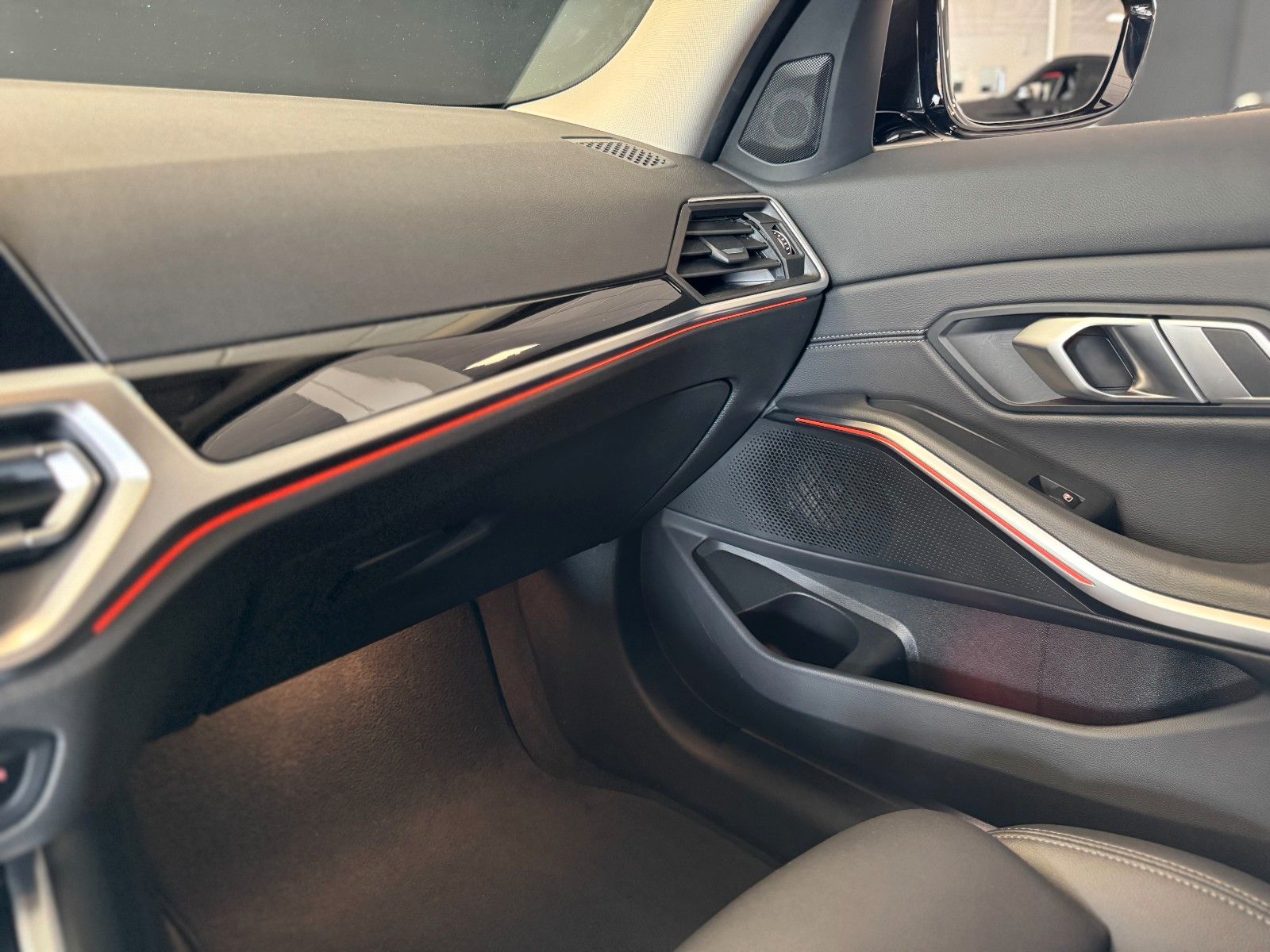 BMW 320i M Sport - Samsaru's Car Outlet