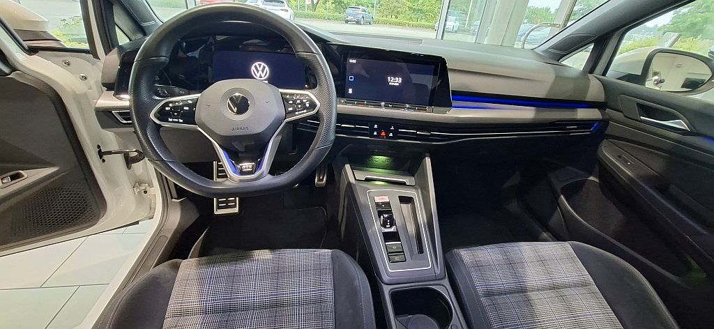 Volkswagen Golf VIII GTE eHybrid - Samsaru's Car Outlet