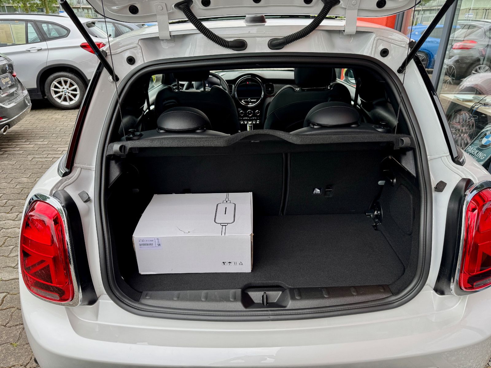 MINI COOPER SE Electric - Samsaru's Car Outlet