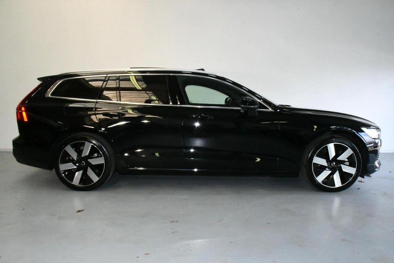 Volvo V60 T6 AWD Ultra Bright 360*B&W*PAN*MASS*HuD*AHK