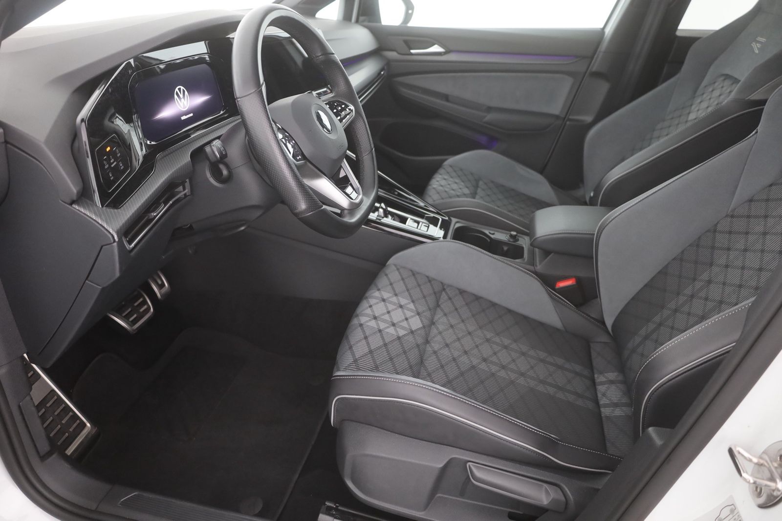 Volkswagen Golf VIII Variant 2.0 TSI DSG R-Line - Samsaru's Car Outlet