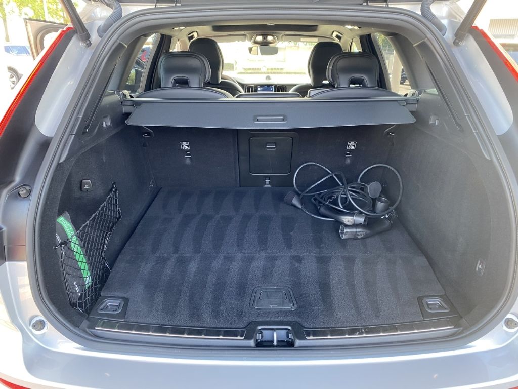 Volvo XC60 R Design Recharge Plug-In Hybrid AWD T8 Twi