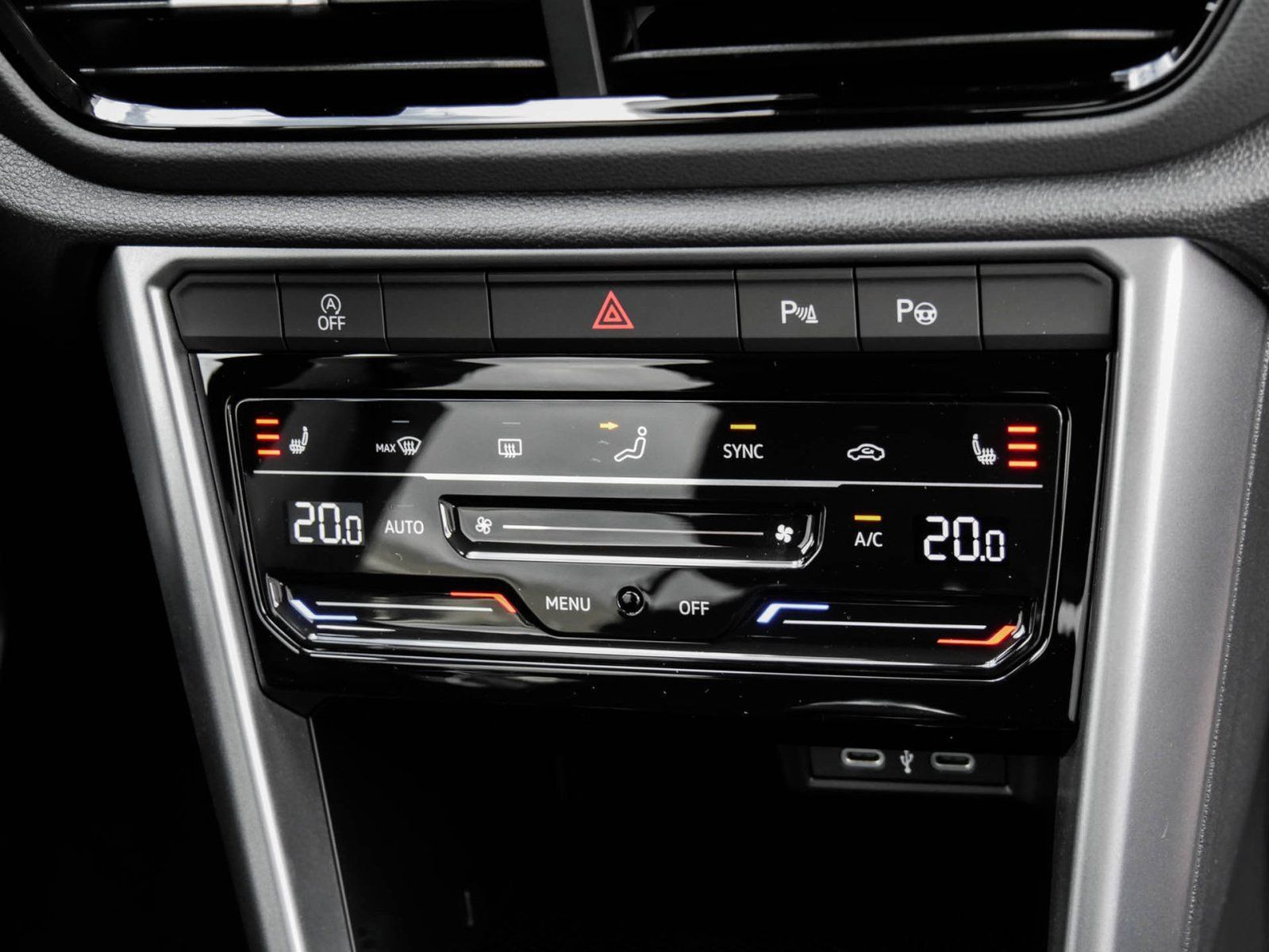 Volkswagen T-Roc Life 1.0 l TSI - Samsaru's Car Outlet