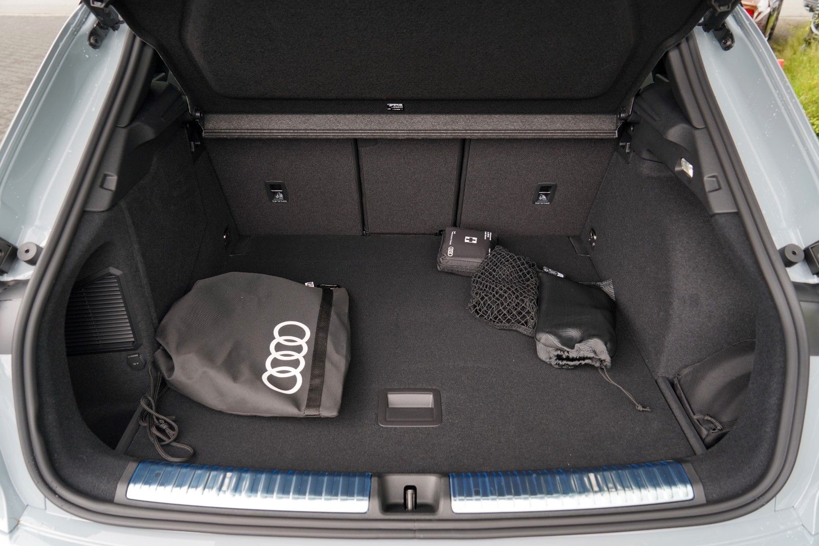Audi Q3 SUV e-hybrid AHK S-LINE PANO TECH PRO MATRIX