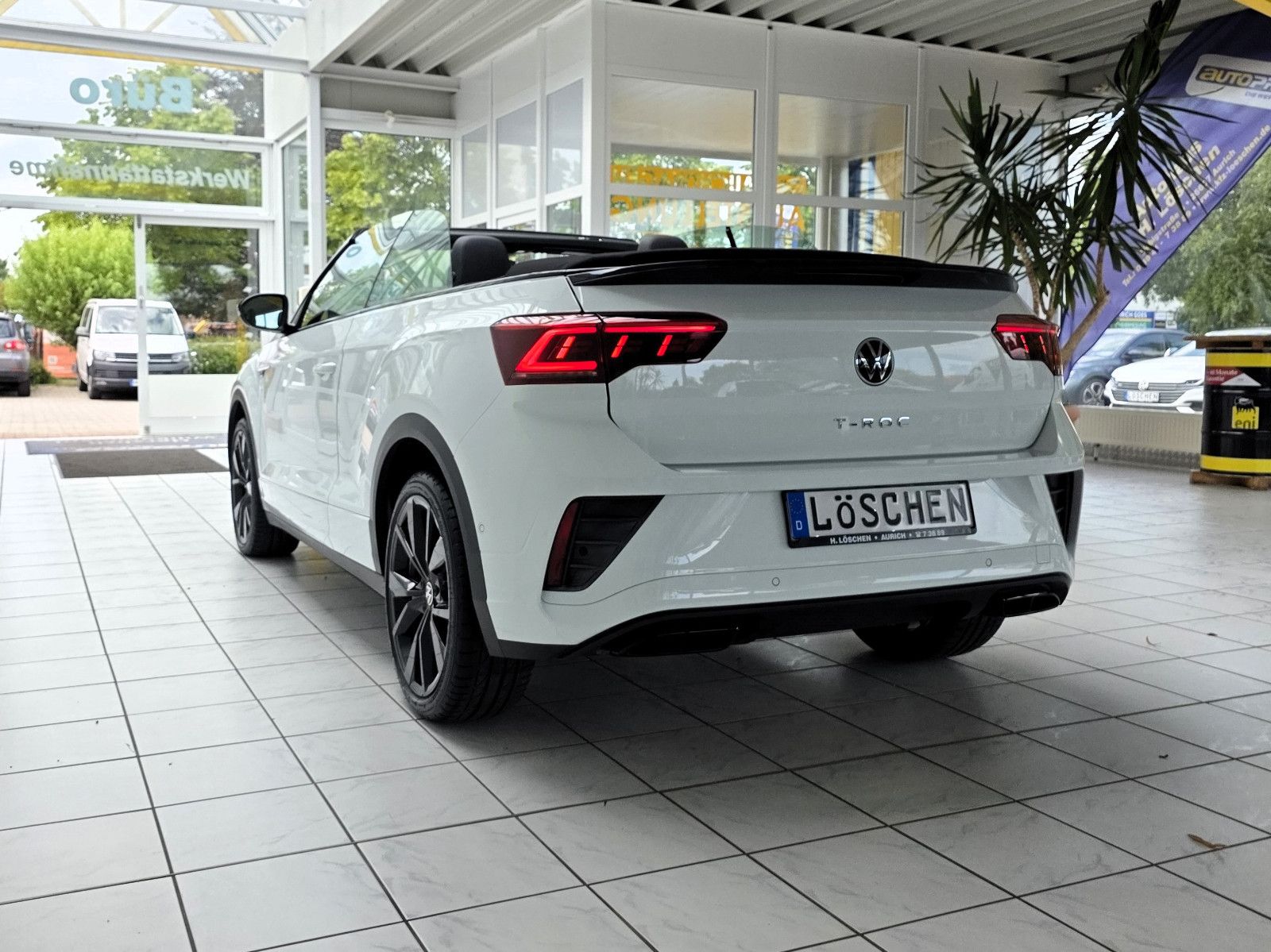 Volkswagen T-Roc R-Line Black - Samsaru's Car Outlet