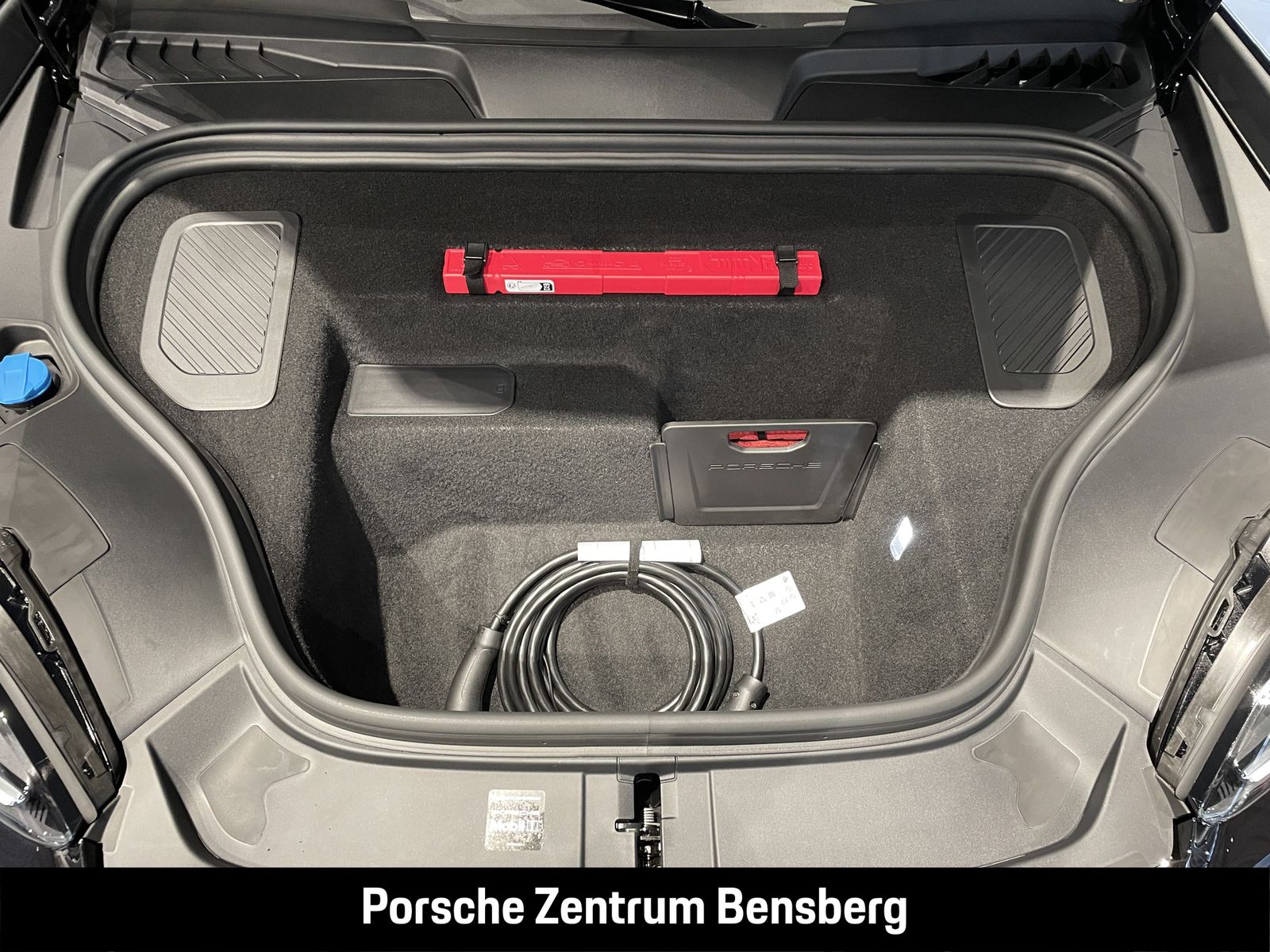Porsche Macan Turbo Electric
