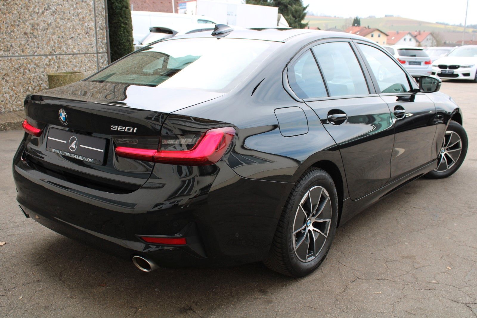 BMW 320i Lim. Advantage - Samsaru's Car Outlet