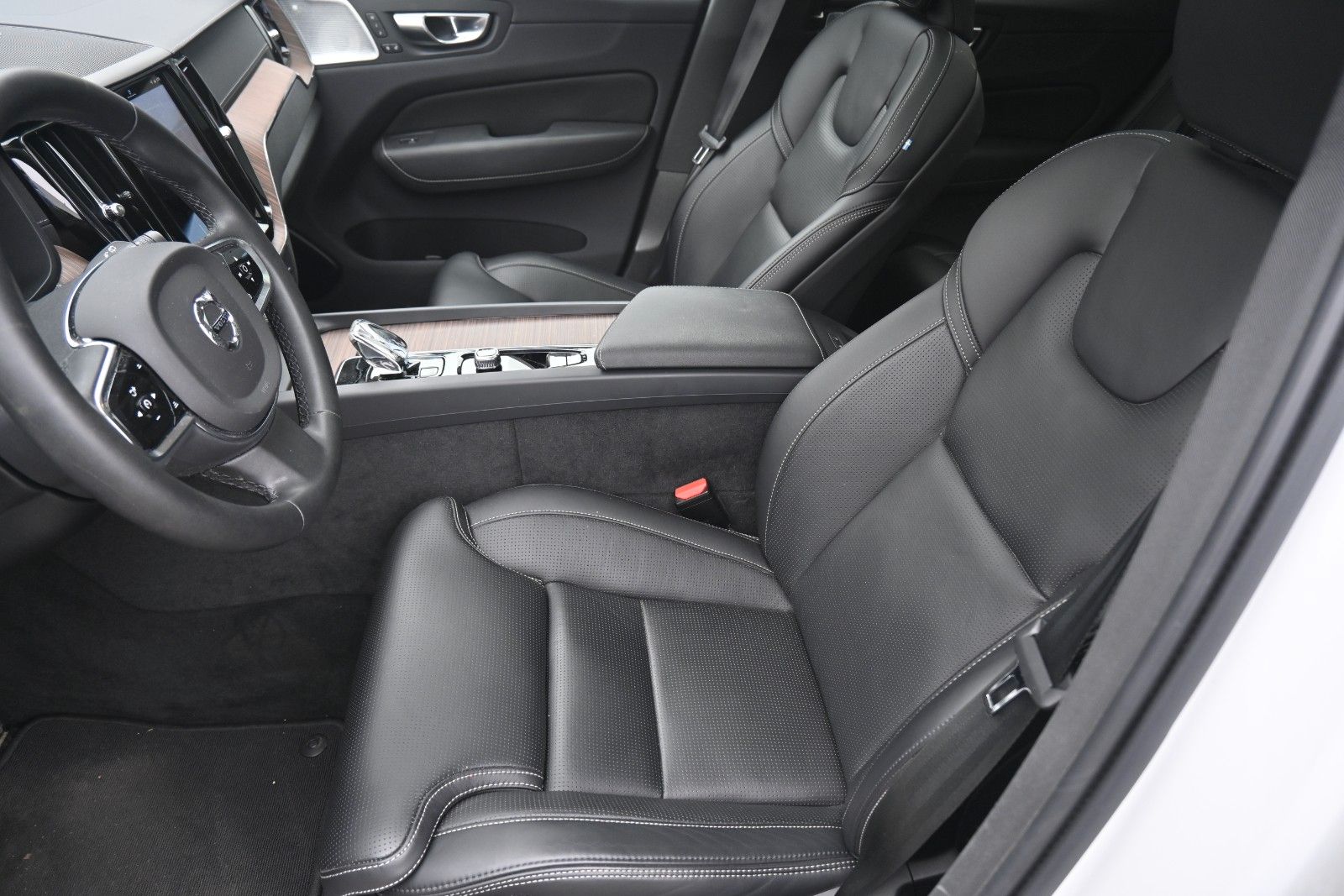 Volvo XC60 T8 PHEV Ultimate Dark*LUFT*360°*ACC*AHK*