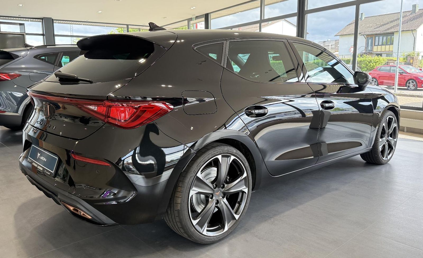 Cupra Leon VZ 1.4 e-Hybrid - Samsaru's Car Outlet