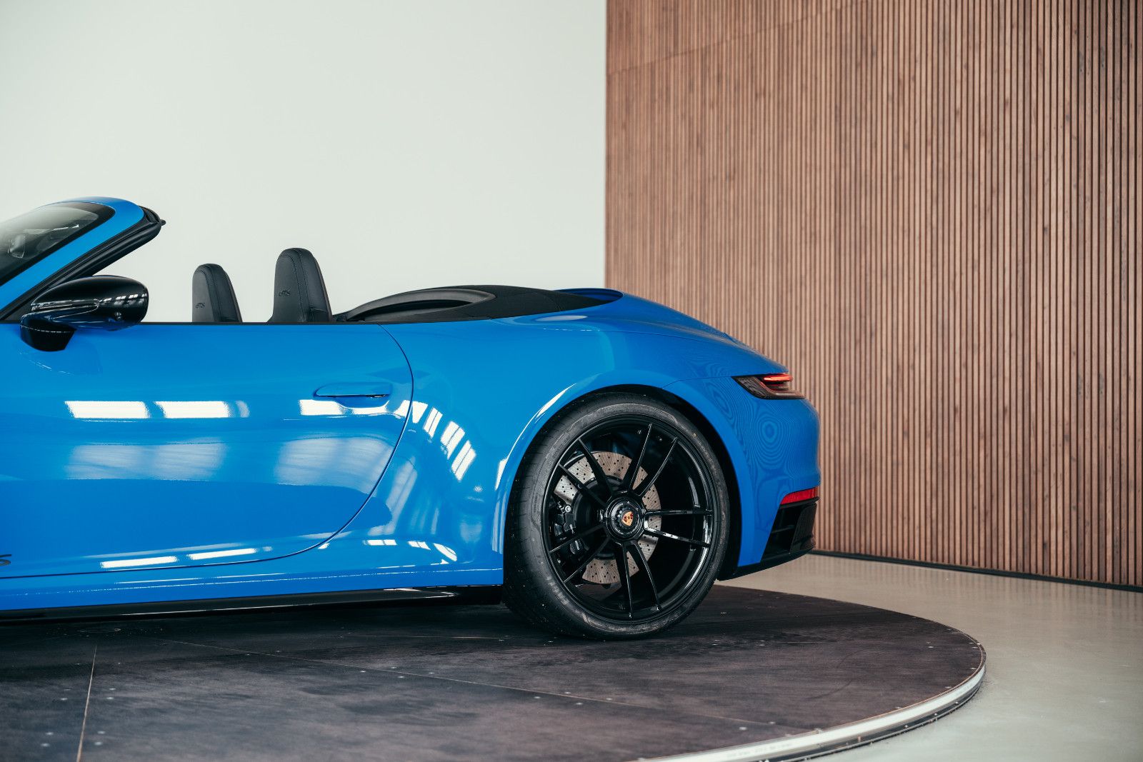 Porsche 992 Carrera 4 GTS Cabriolet, Sharkblue, MwSt awb