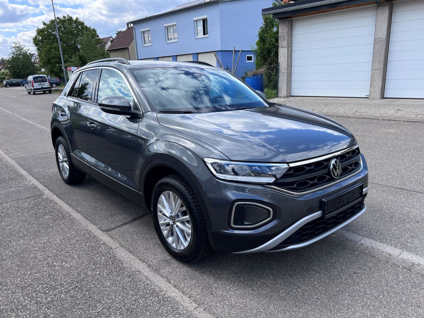 Volkswagen T-Roc 1.0TSI Life - Samsaru's Car Outlet