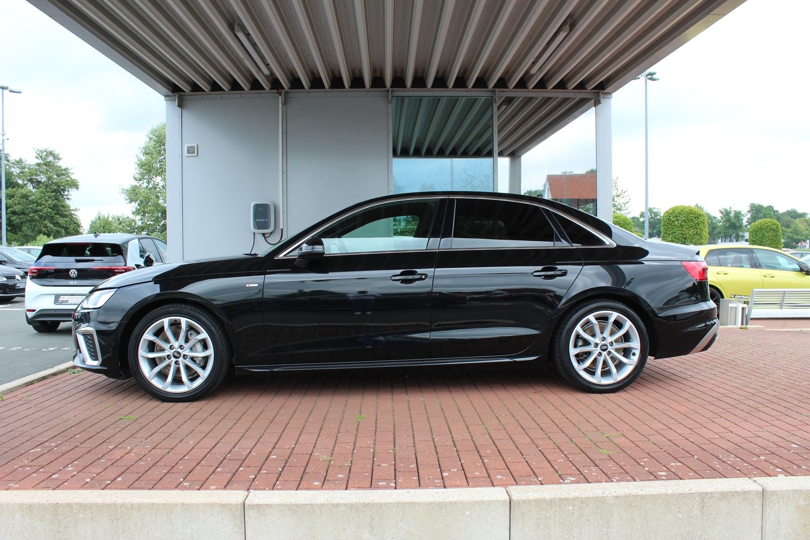 Audi A4 2.0 TDI quattro S line  Navi LED Leder Kamera