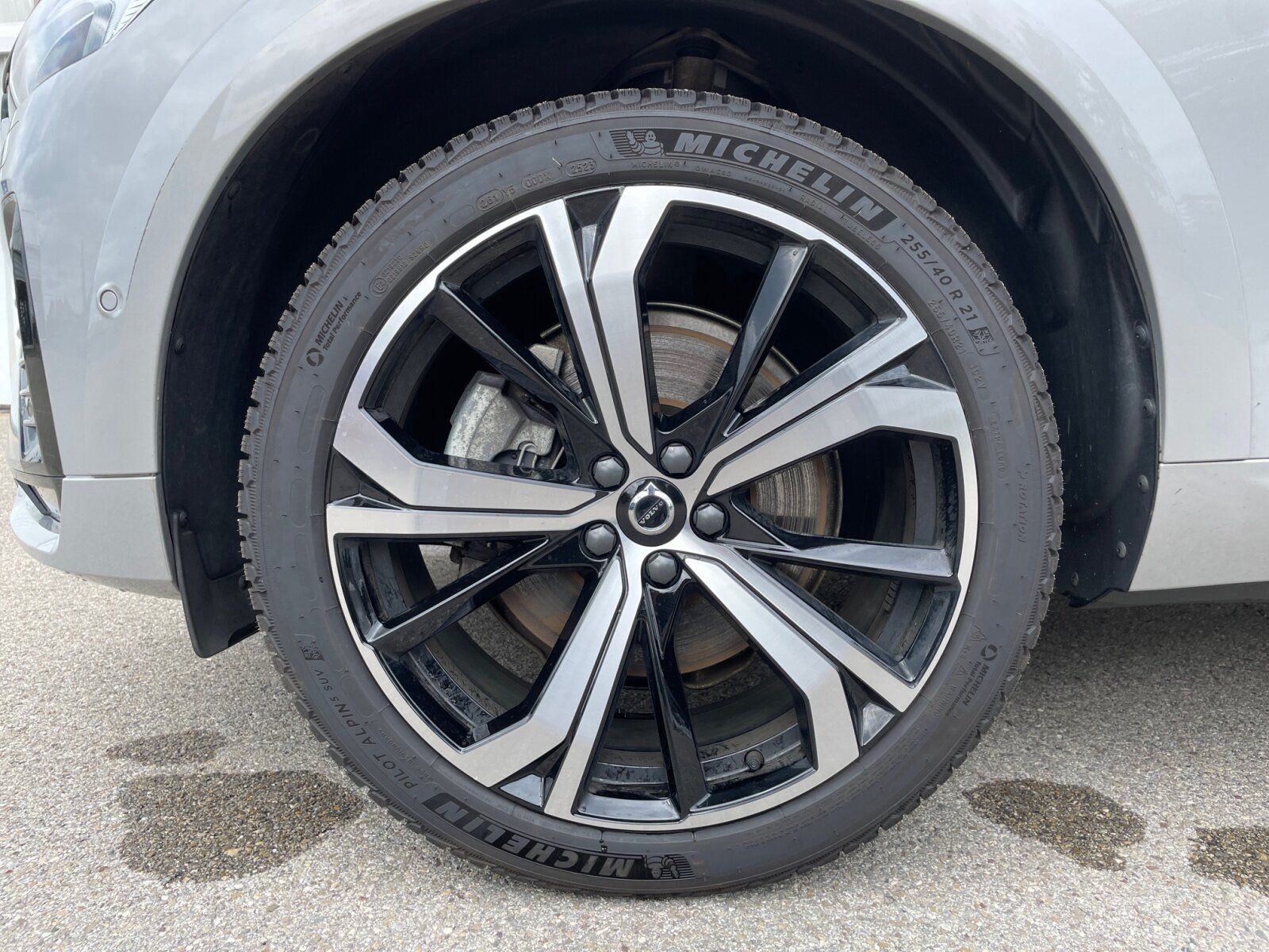 Volvo XC60 B5 Benzin AWD Ultimate Dark SHD+AHK+ALA