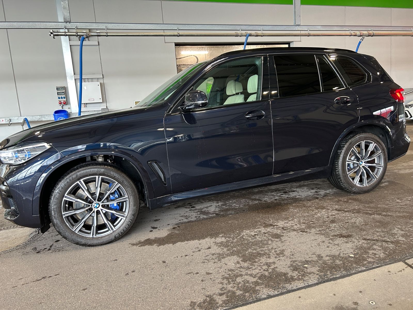 BMW X5 xDrive 40 d M Sport--7Sitzer