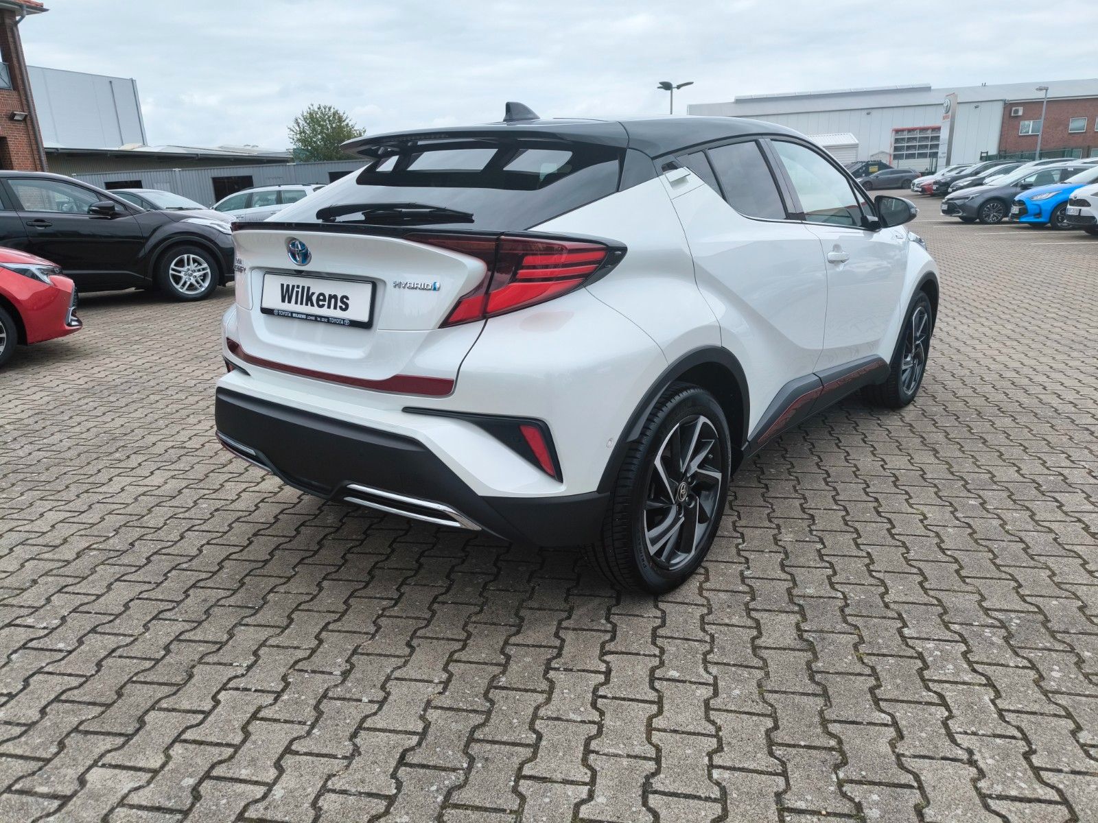 Toyota C-HR Hybrid Style - Samsaru's Car Outlet