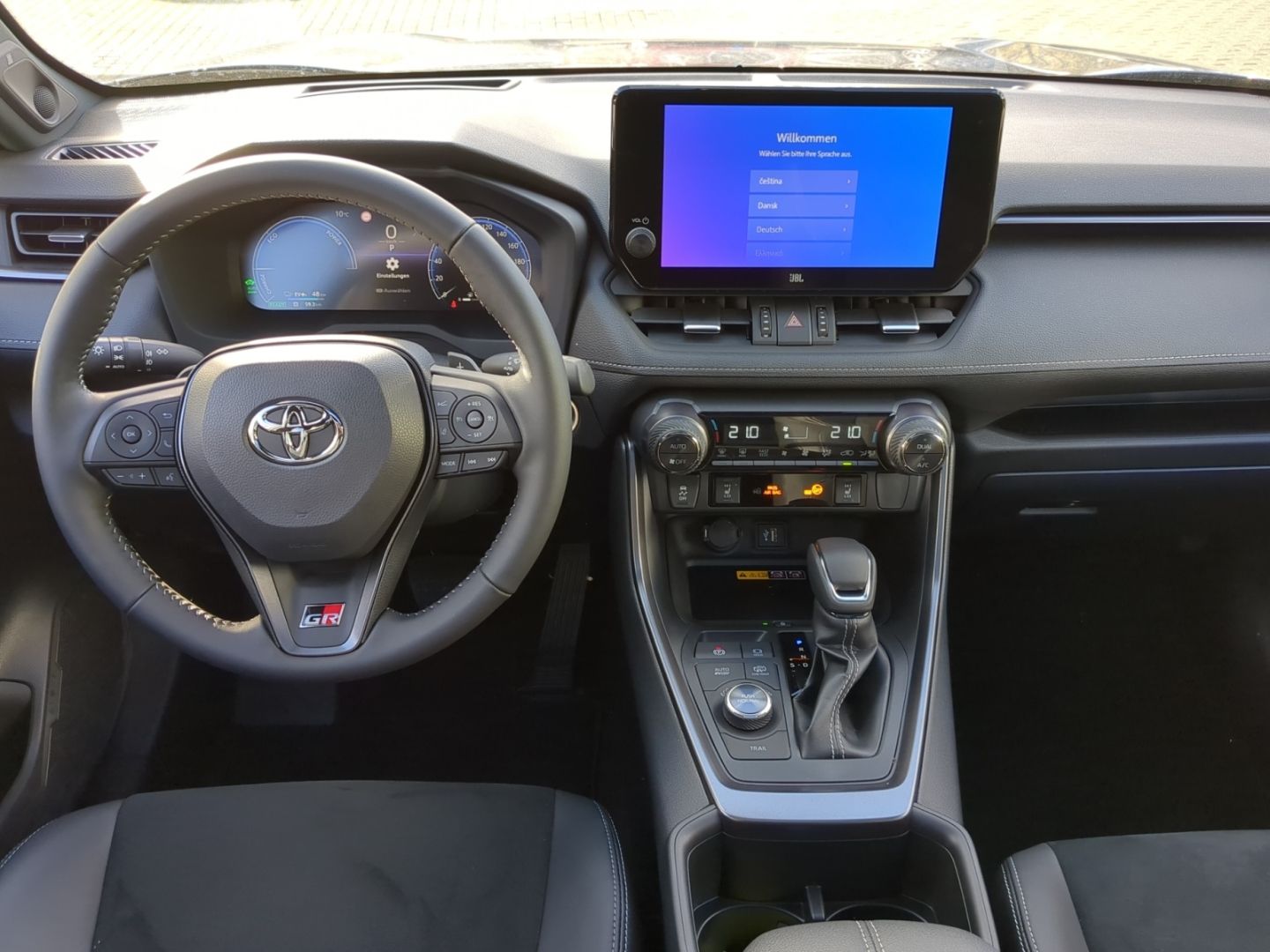 Toyota RAV 4 Plug-in Hybrid 2.5 VVT-i - Samsaru's Car Outlet