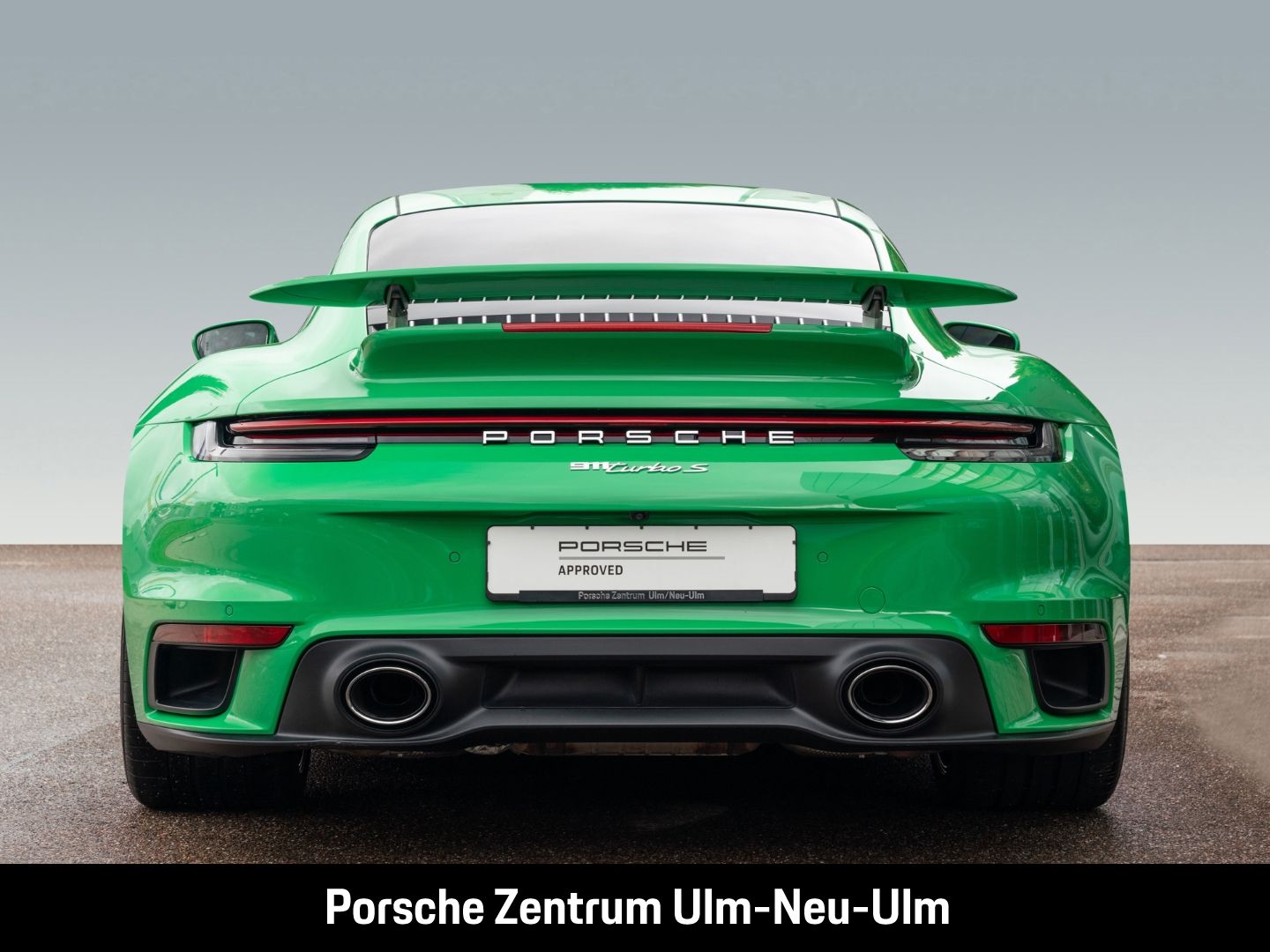 Porsche 992 911 Turbo S Pythongrün Sportabgasanlage LED