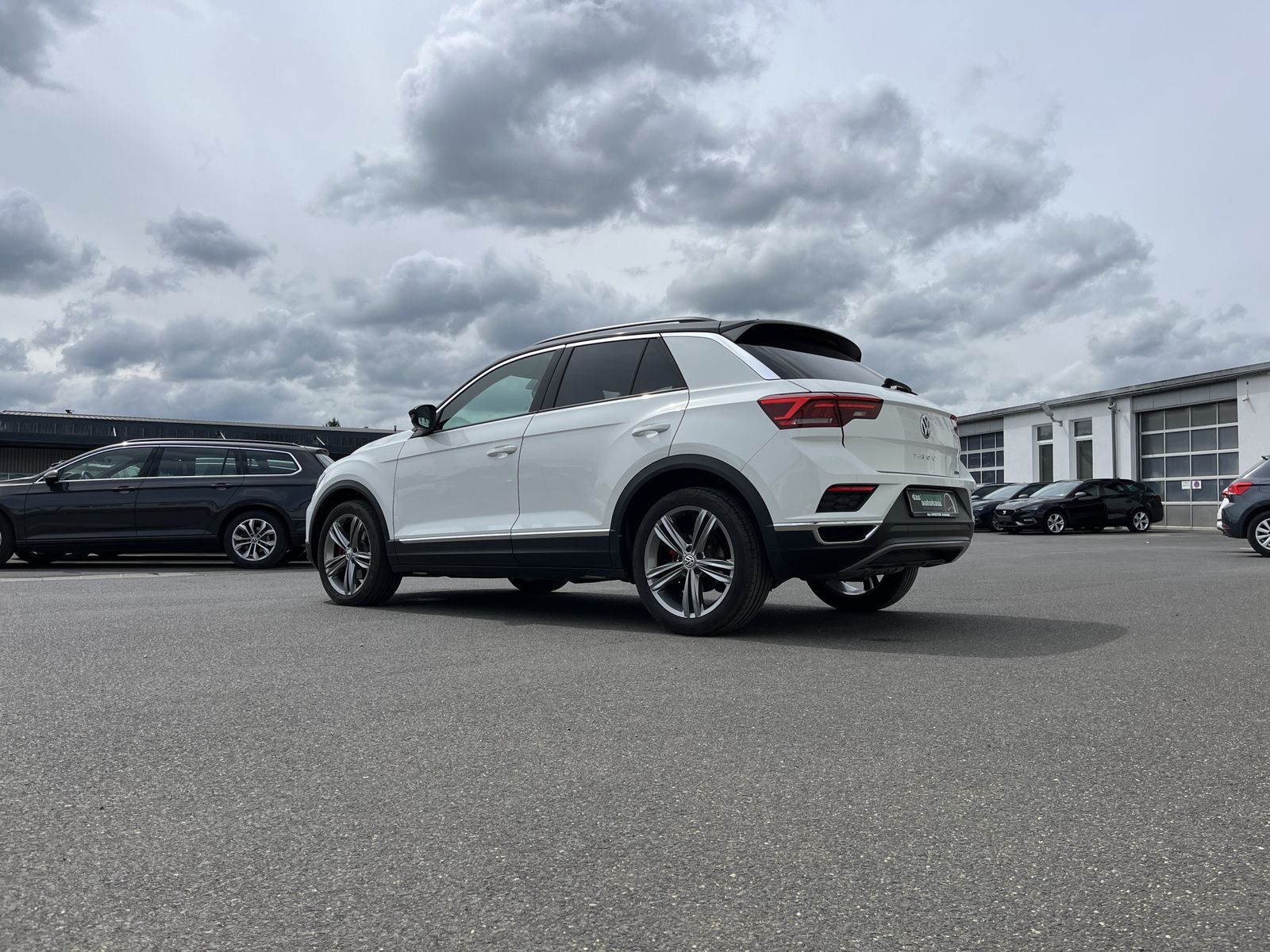 Volkswagen T-Roc 2.0 TSI DSG 4Motion Sport - Samsaru's Car Outlet